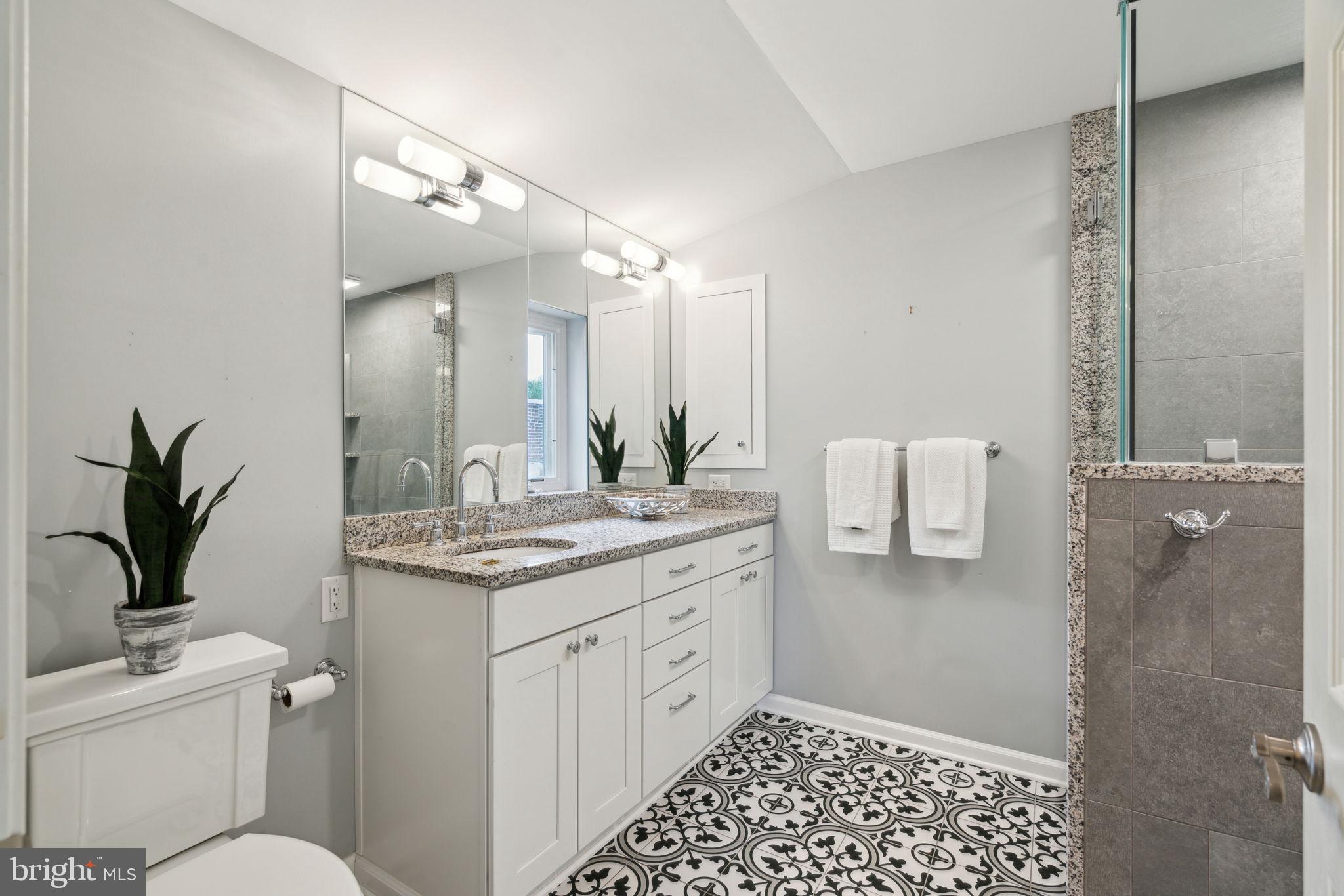 QUEEN VILLAGE - Residential