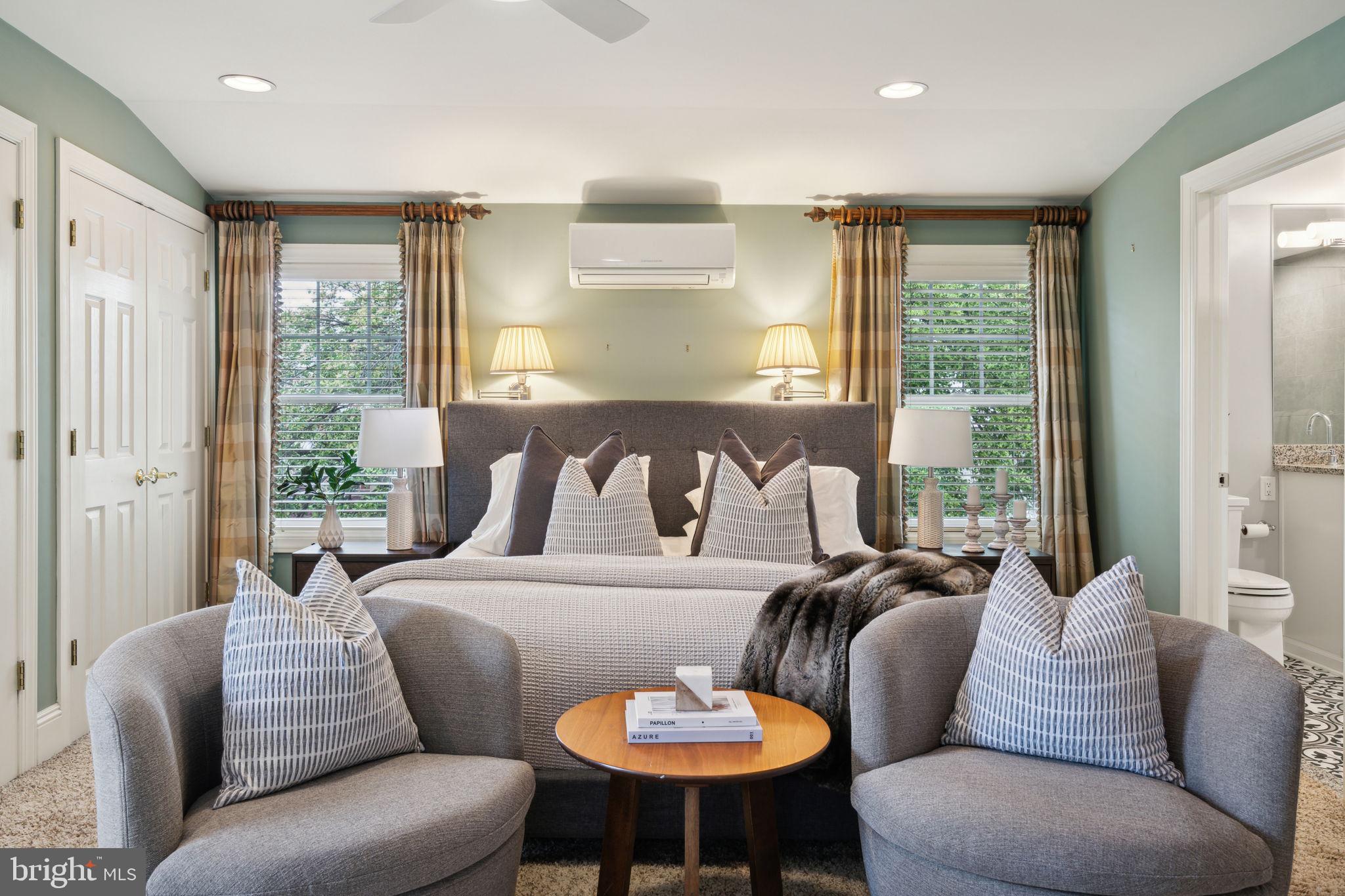 QUEEN VILLAGE - Residential