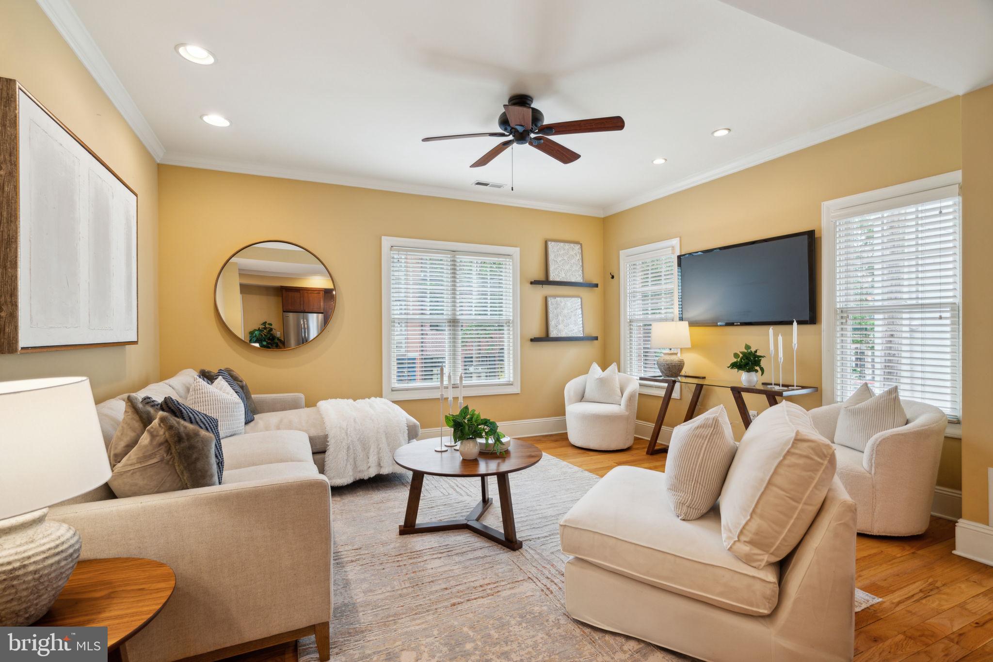 QUEEN VILLAGE - Residential