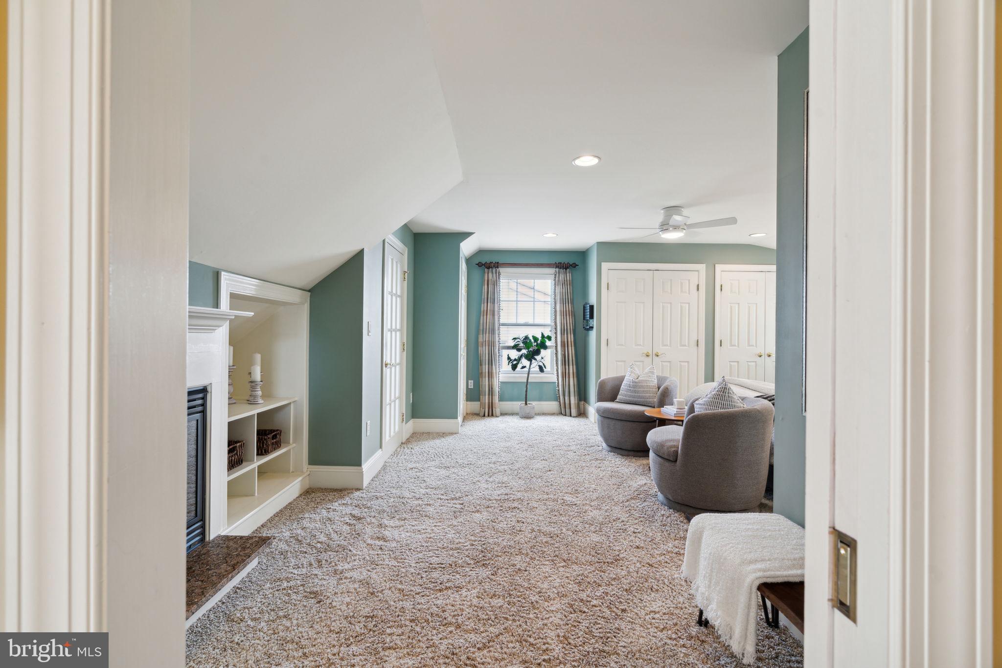 QUEEN VILLAGE - Residential