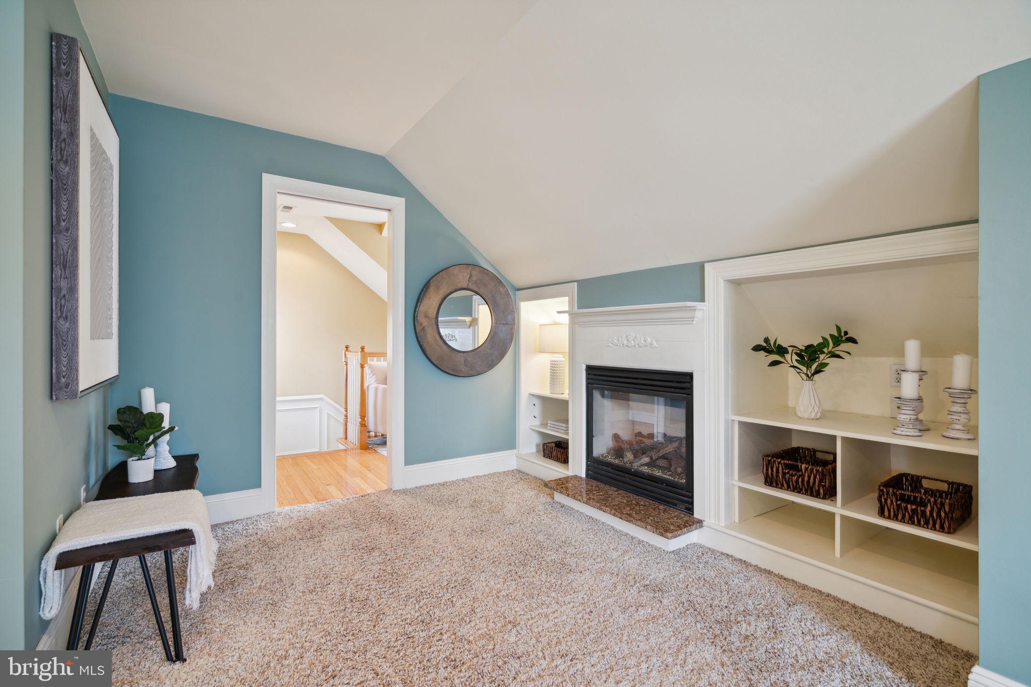 QUEEN VILLAGE - Residential