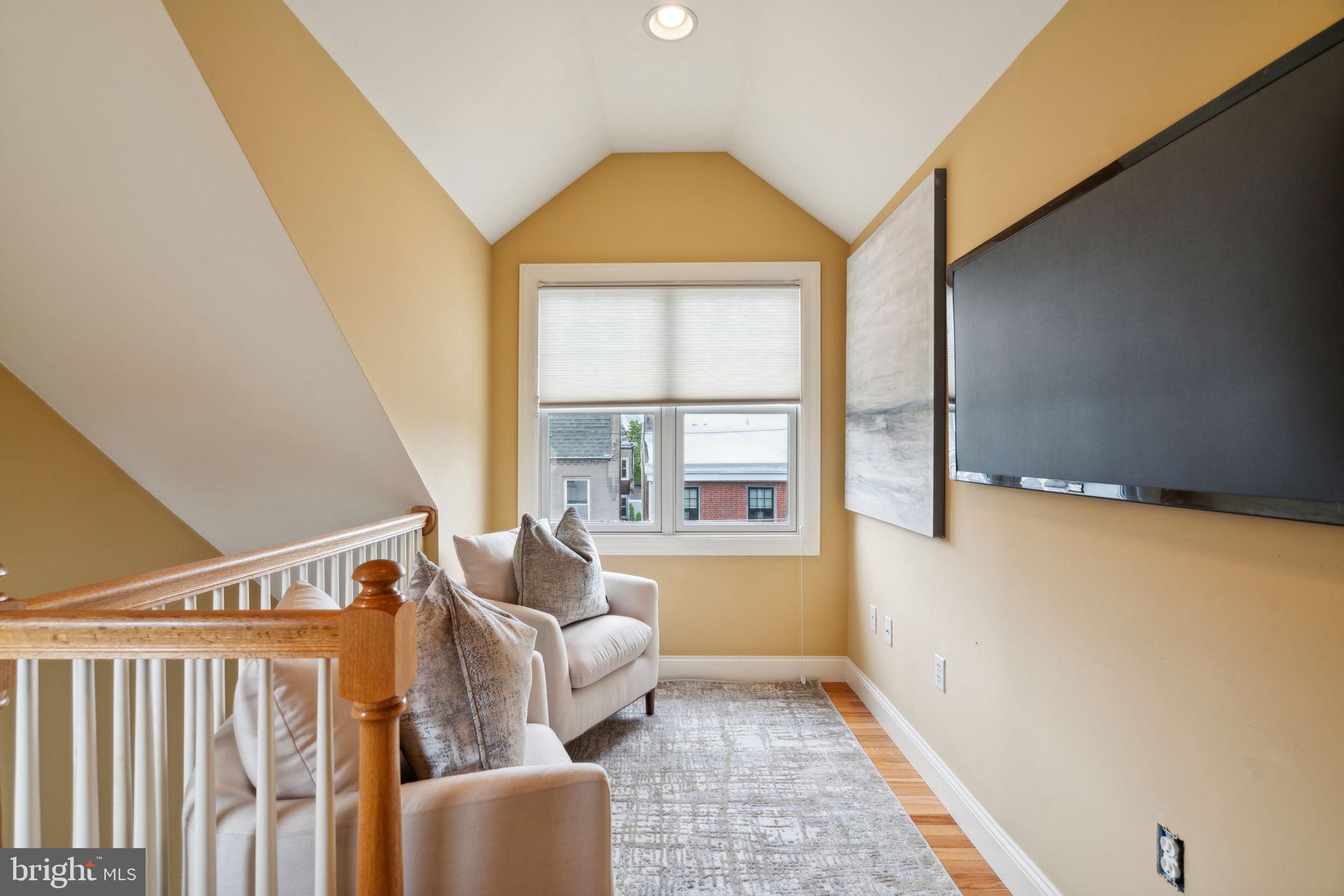 QUEEN VILLAGE - Residential