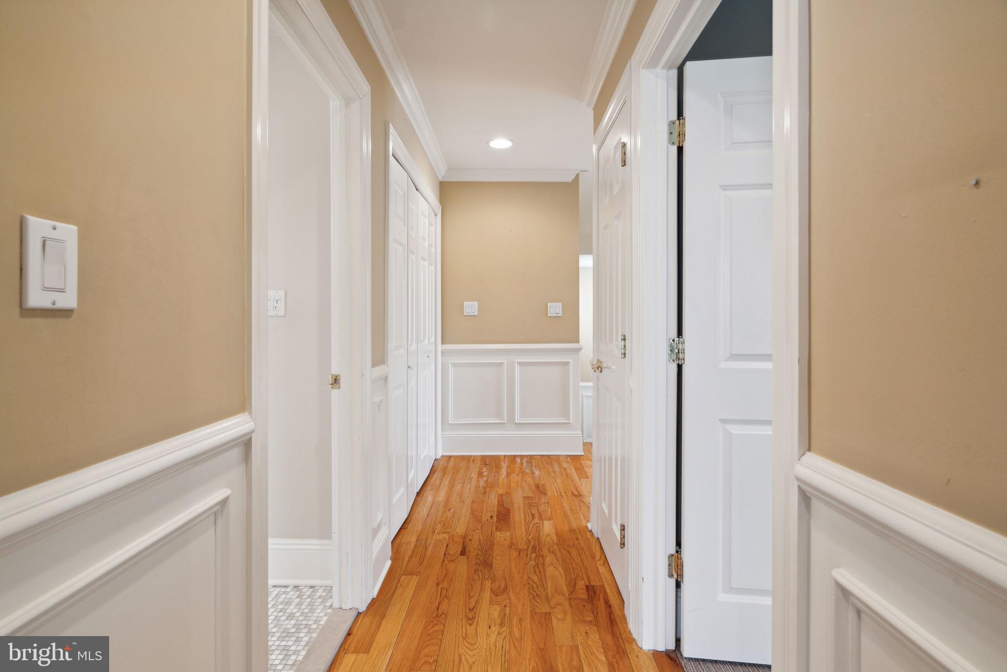 QUEEN VILLAGE - Residential