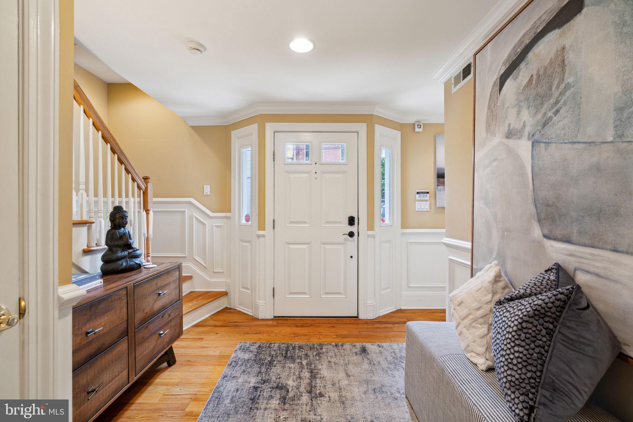 QUEEN VILLAGE - Residential