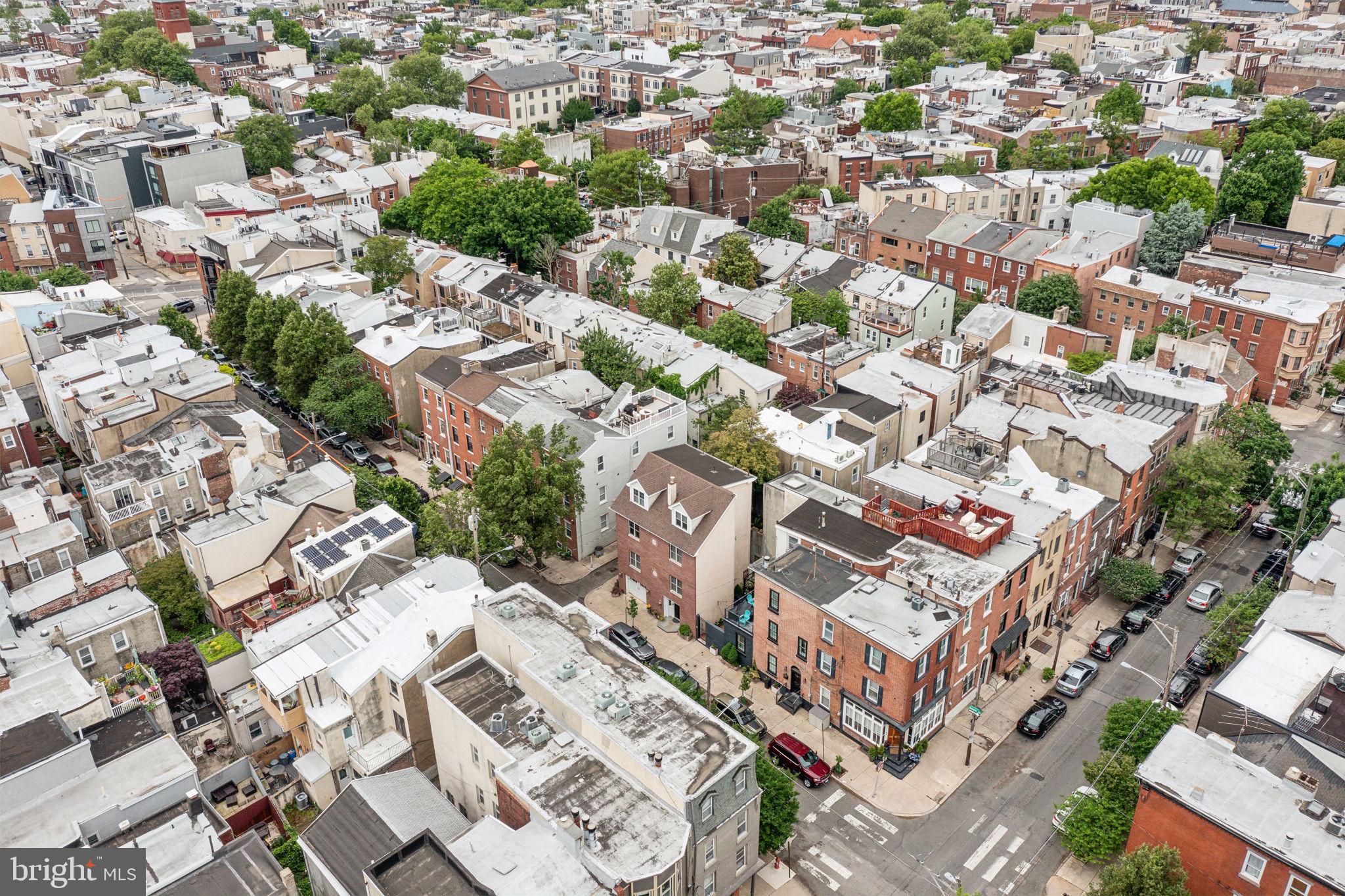 QUEEN VILLAGE - Residential