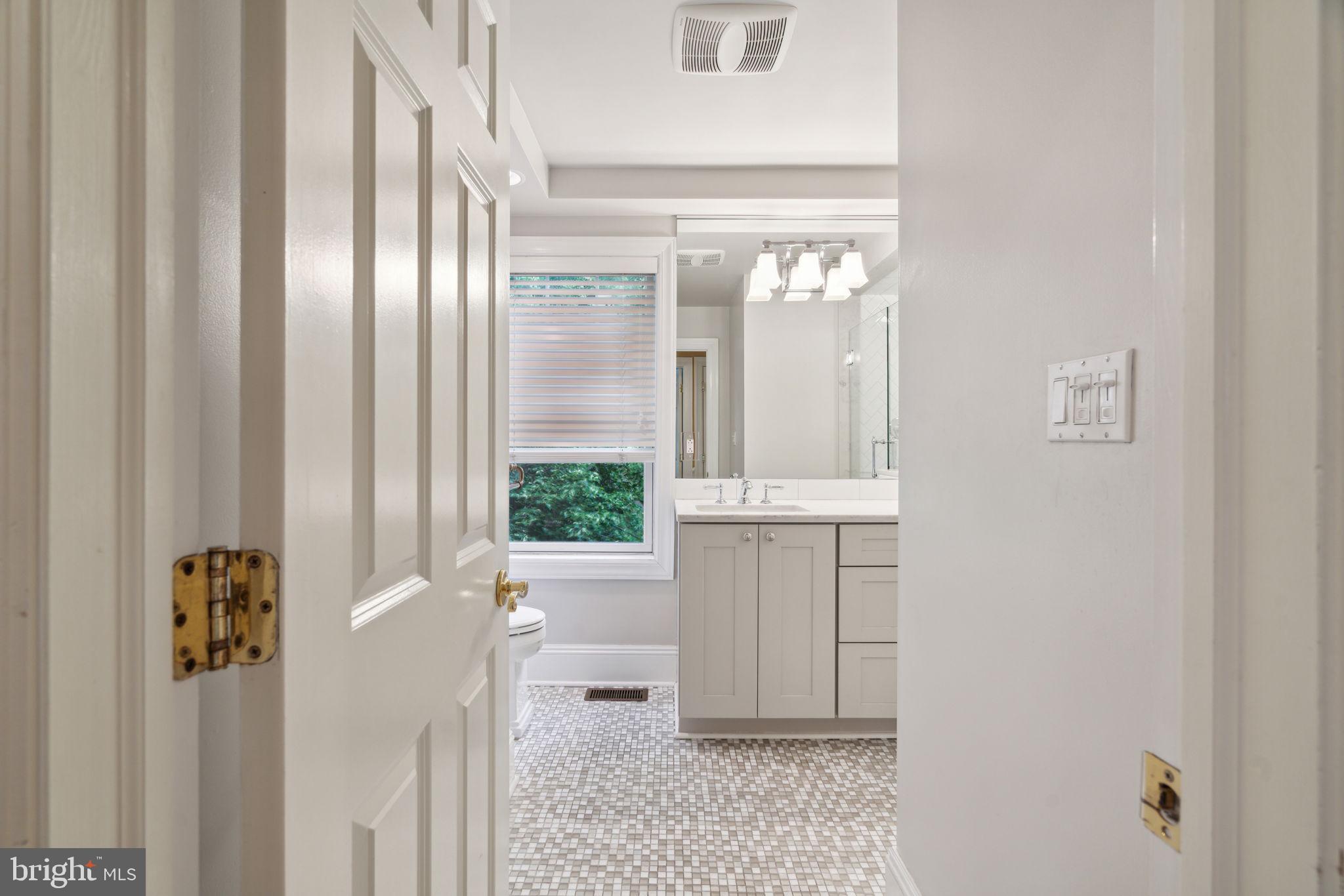 QUEEN VILLAGE - Residential