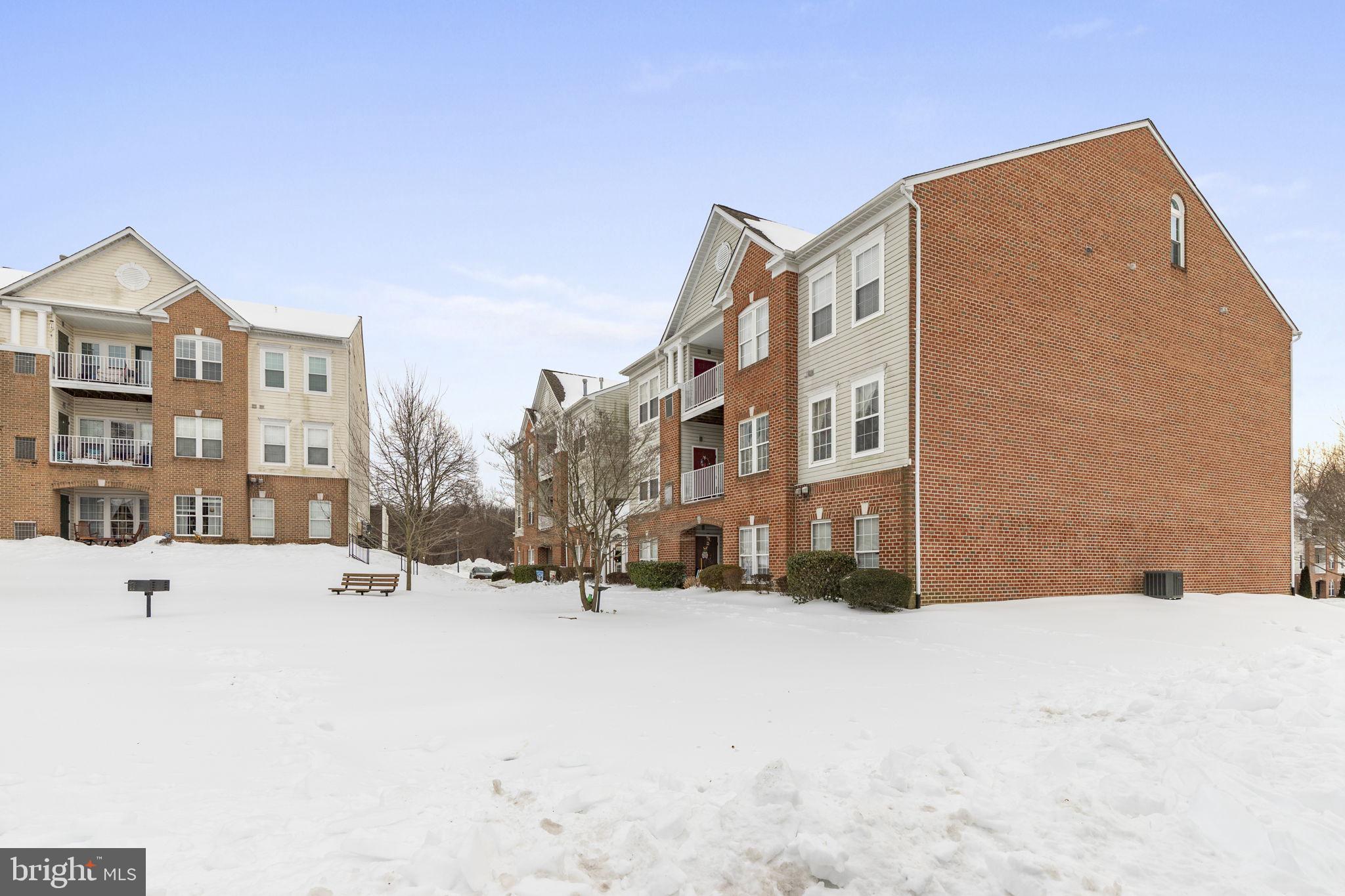 THE COURTYARDS AT POND - Residential