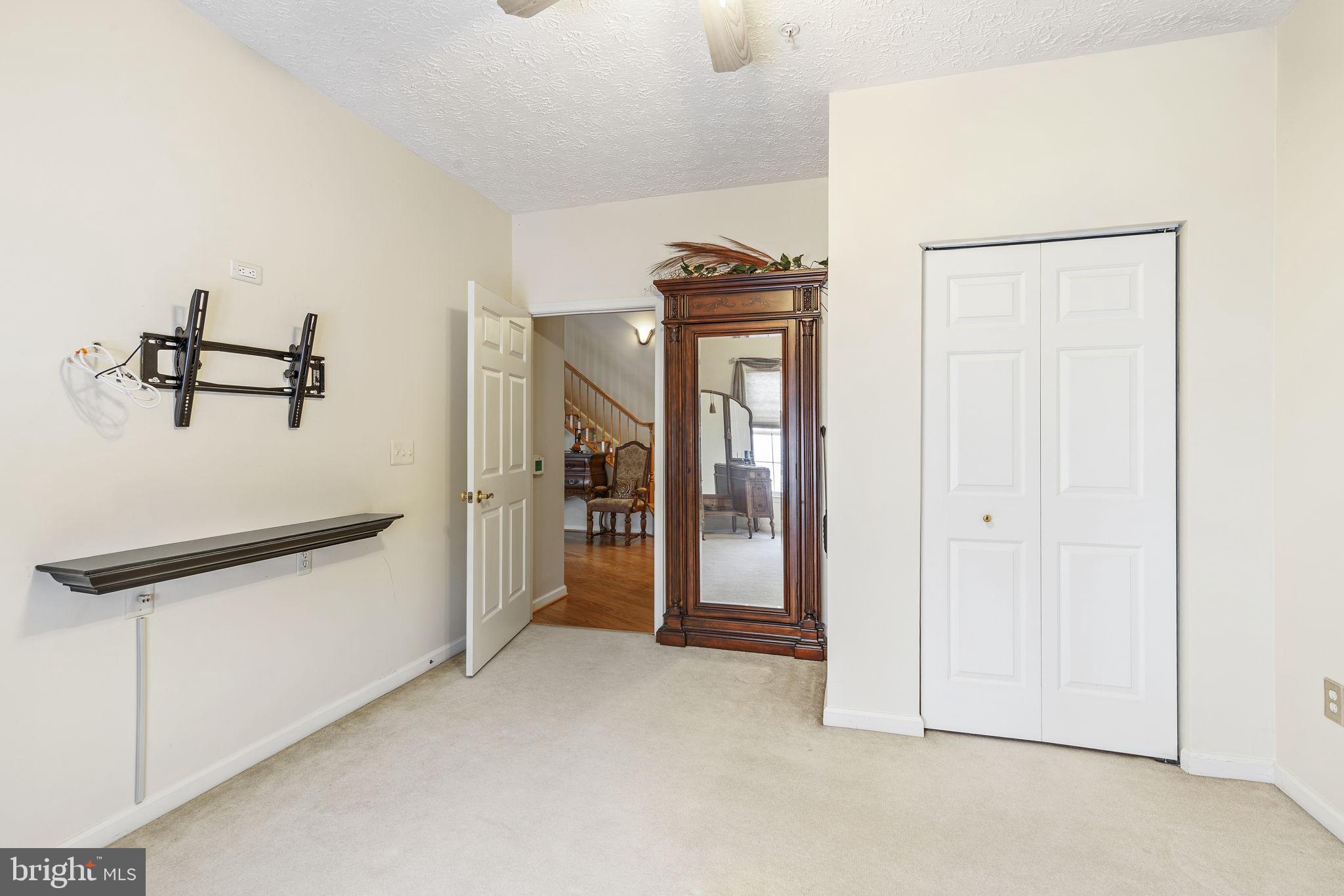 THE COURTYARDS AT POND - Residential