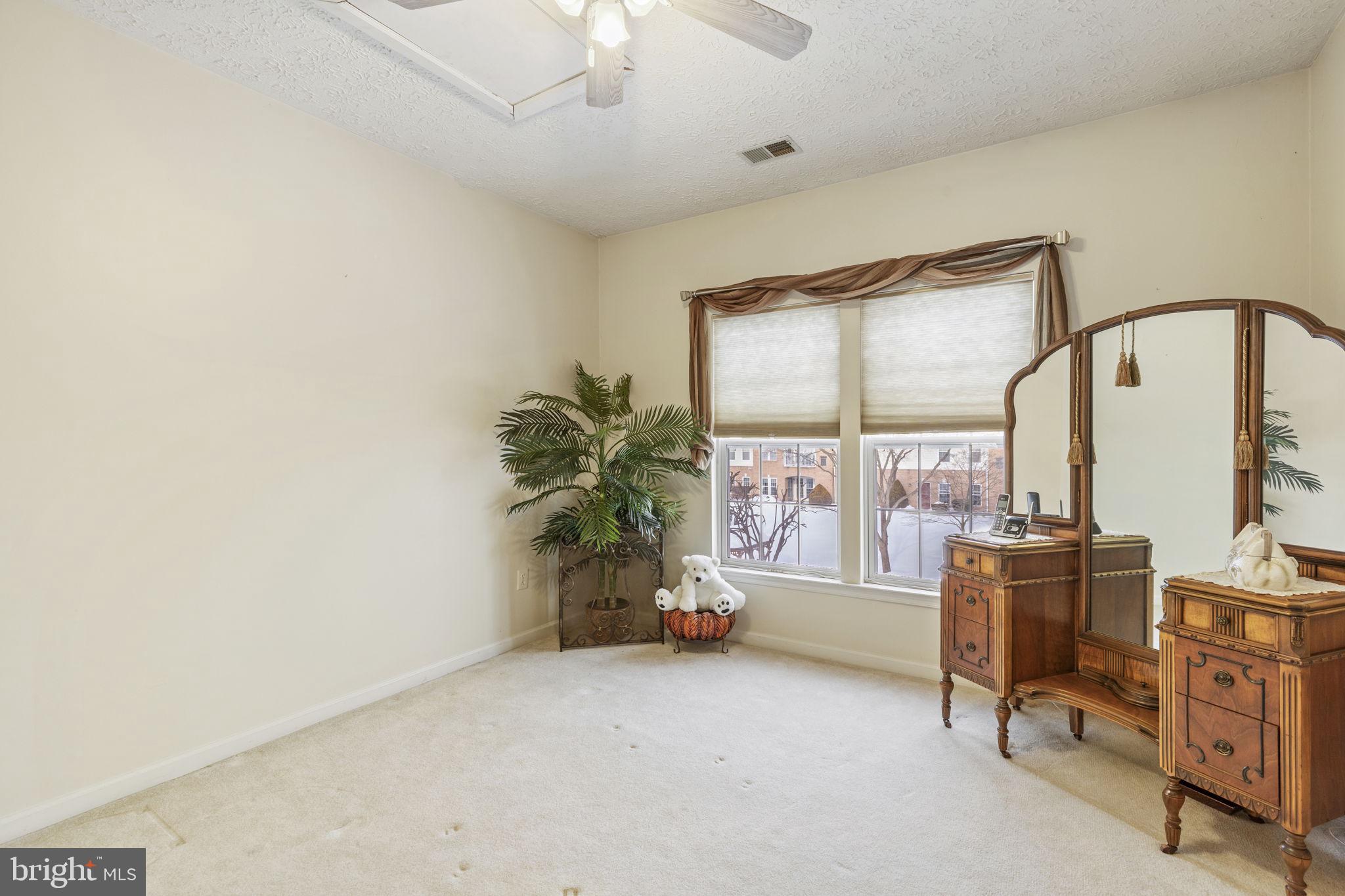 THE COURTYARDS AT POND - Residential