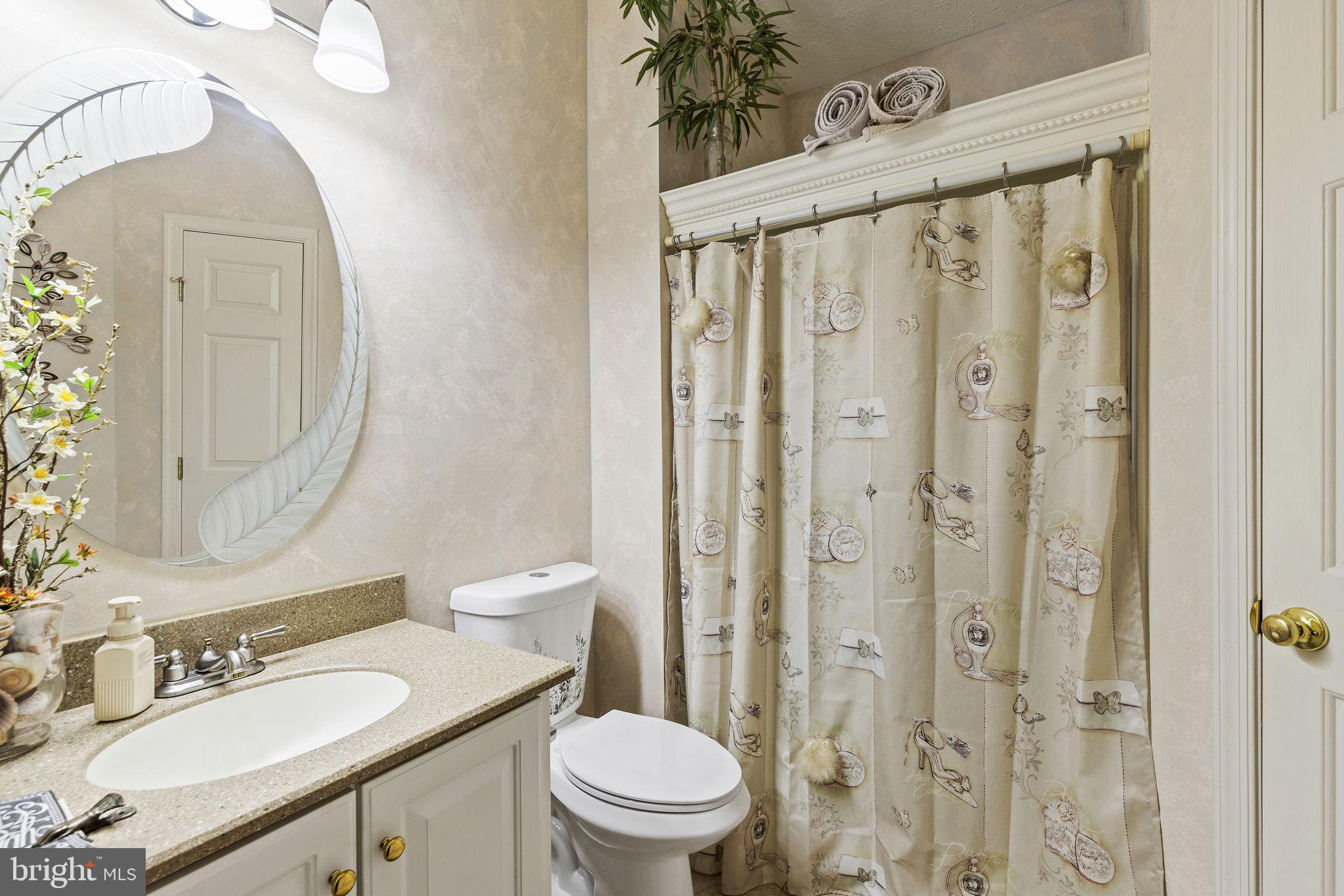 THE COURTYARDS AT POND - Residential