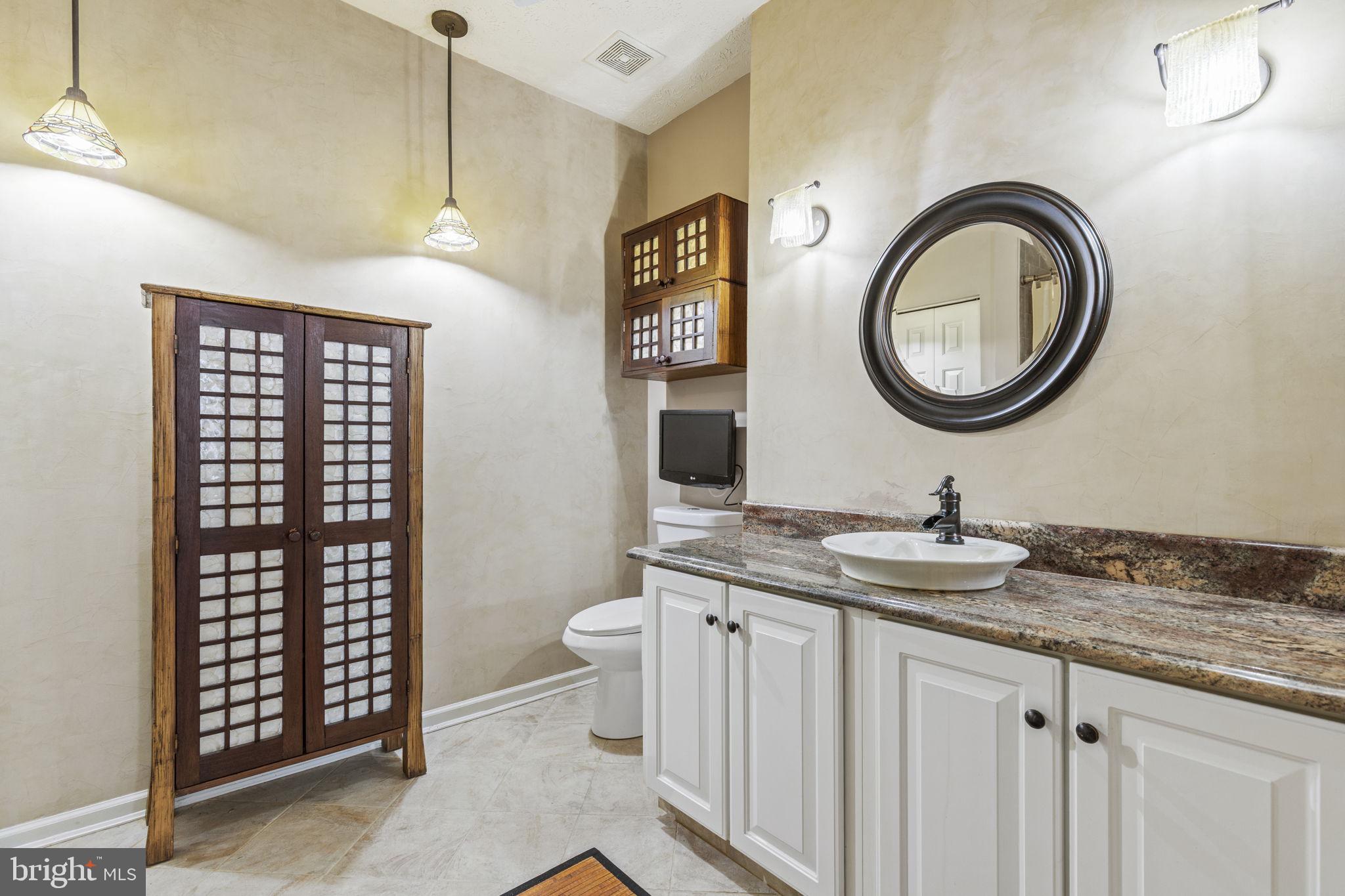 THE COURTYARDS AT POND - Residential