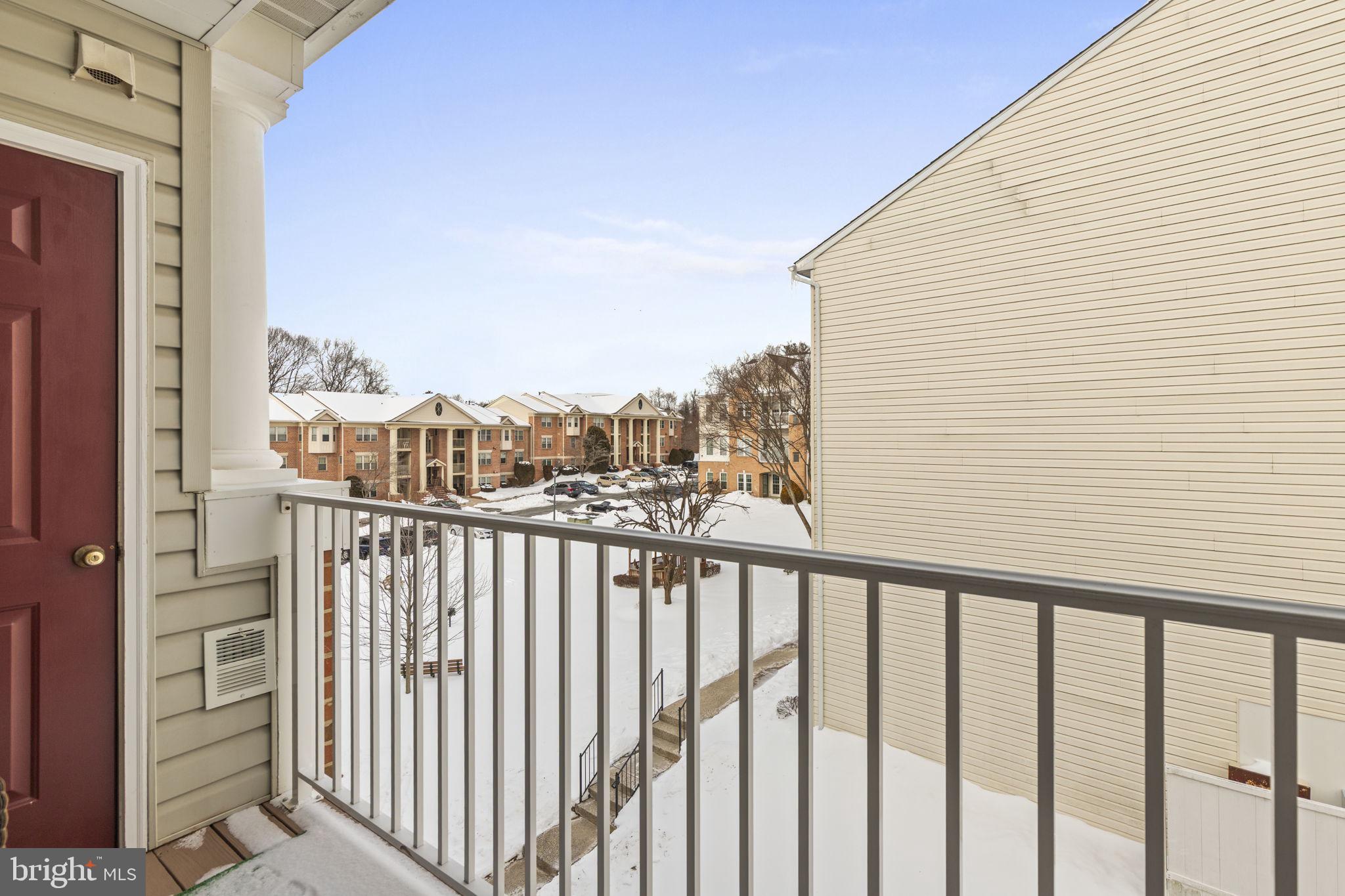 THE COURTYARDS AT POND - Residential