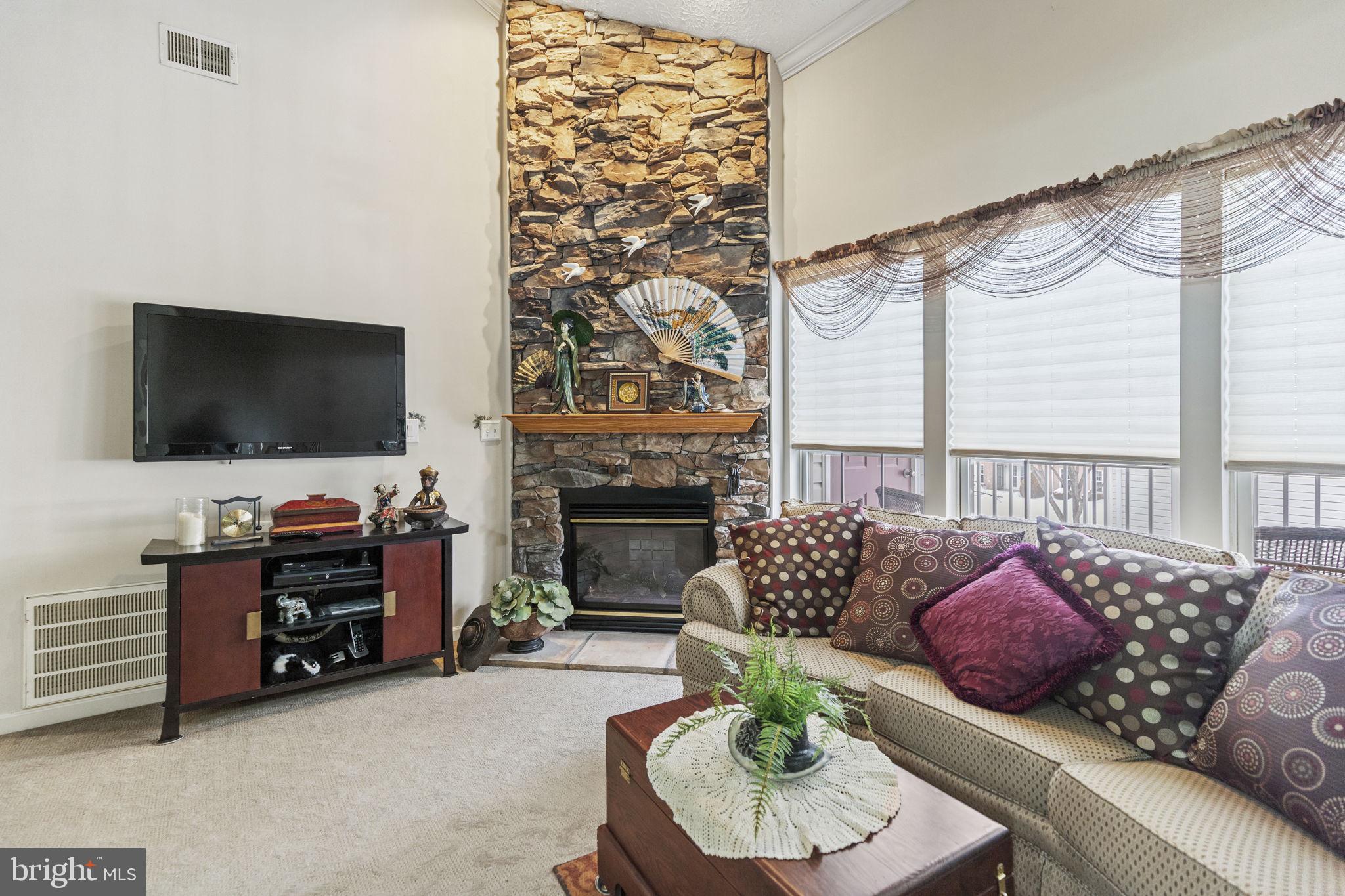 THE COURTYARDS AT POND - Residential