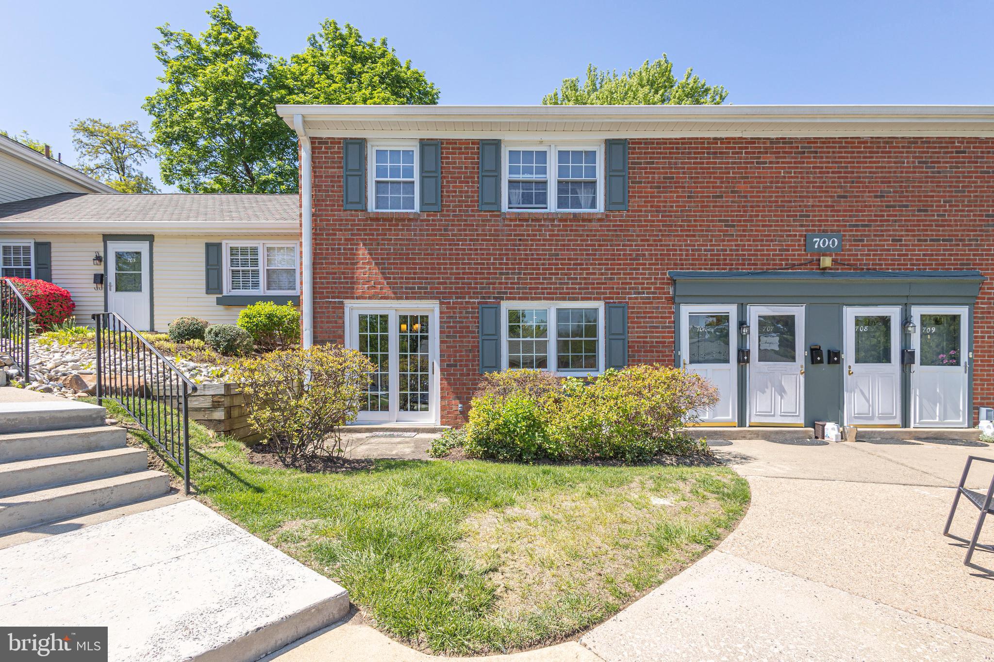 YARDLEY COMMONS - Residential