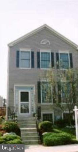 *** VERY VERY LARGE END UNIT with large updated T-S kitchen, walk out to deck from kitchen, finished walkout basement with FPL and den, large bedrooms and 2 assigned parking spots. Close to Giant Food, Shady Grove METRO, public transportation, shopping, restaurants, and 270.*** We have an in-house Maint Dept for QUICK repair response/ 24 hrs emergency. * AGENTS read the Agent Private remarks please !!!