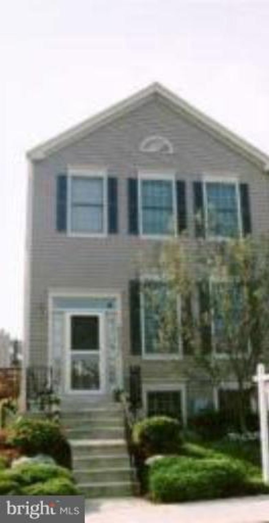 *** VERY VERY LARGE END UNIT with large updated T-S kitchen,  walk out to deck from kitchen, finished walkout basement with FPL and den, large bedrooms and 2 assigned parking spots. Close to Giant Food, Shady Grove METRO, public transportation, shopping, restaurants, and 270.*** We have an in-house Maint Dept for QUICK repair response/ 24 hrs emergency.  * AGENTS read the Agent Private remarks please !!!