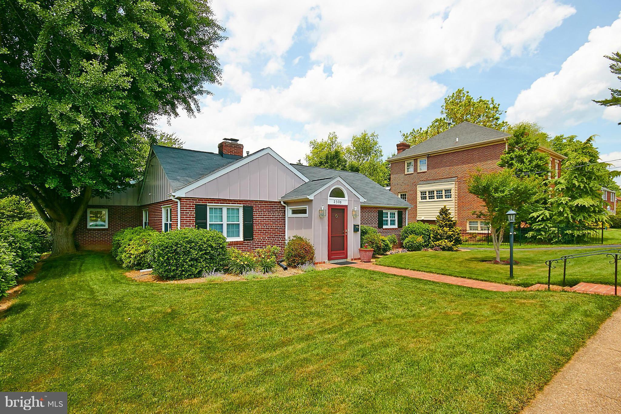 COUNTRY CLUB MANOR - Residential