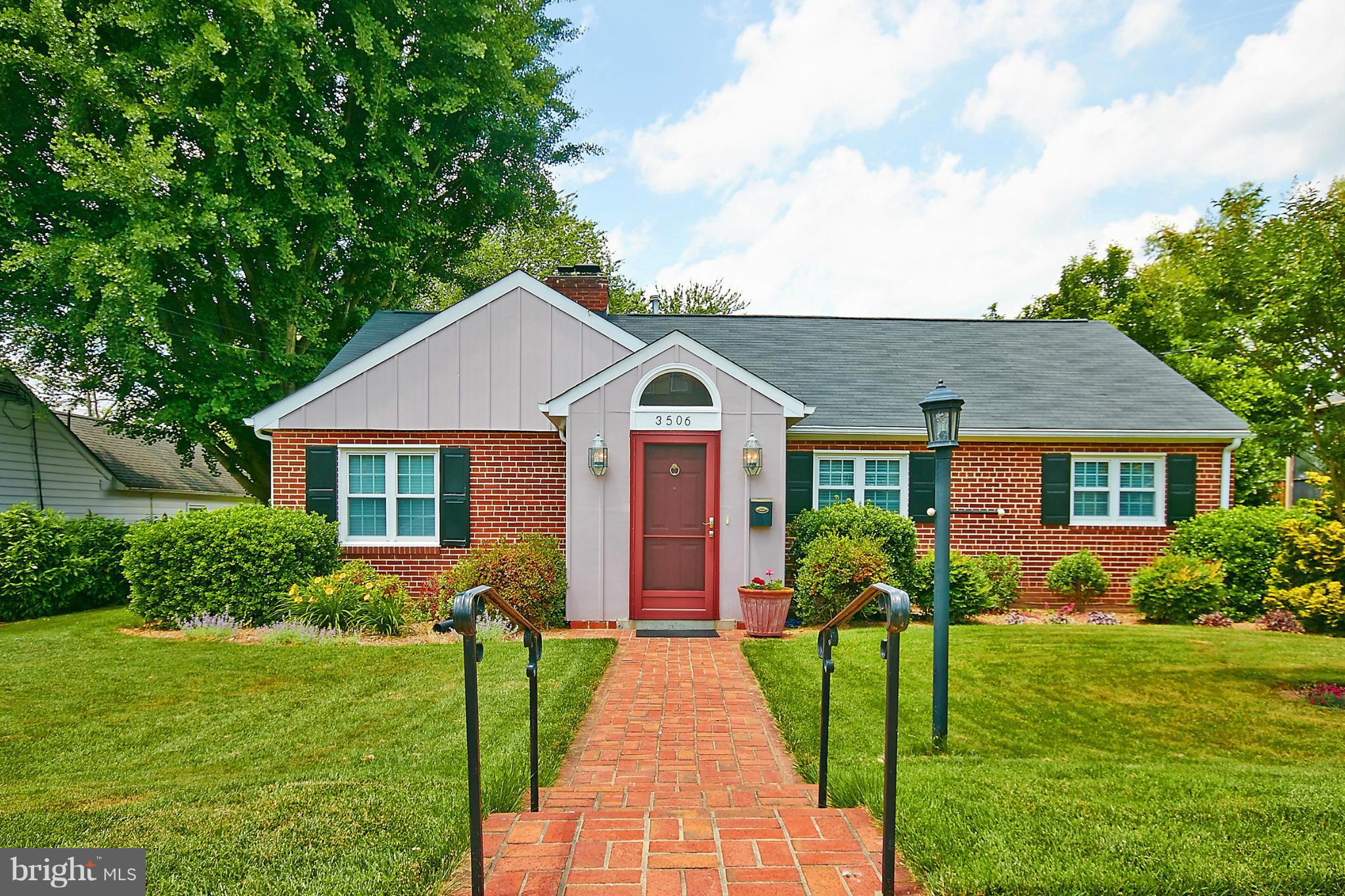 COUNTRY CLUB MANOR - Residential