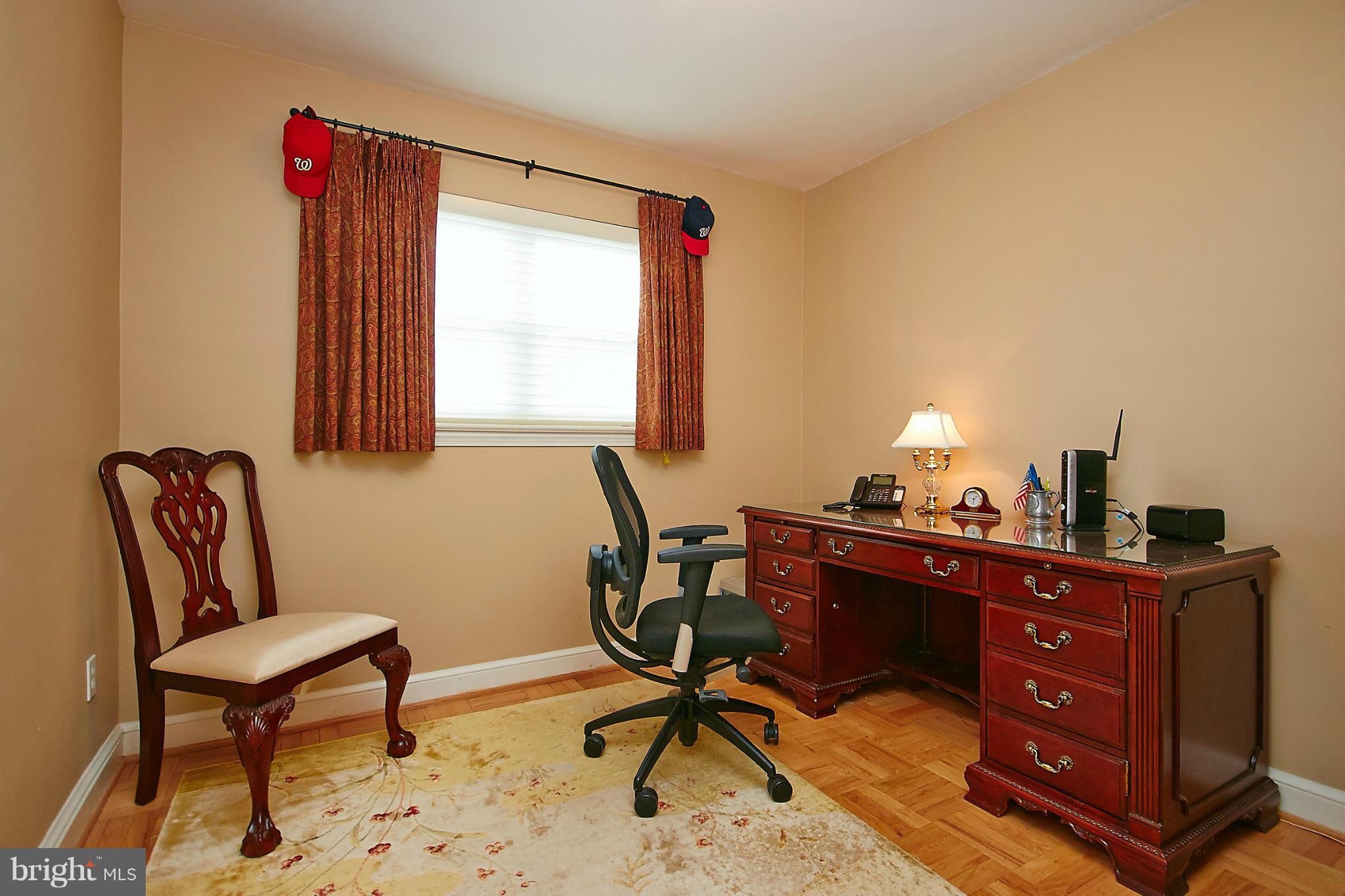 COUNTRY CLUB MANOR - Residential