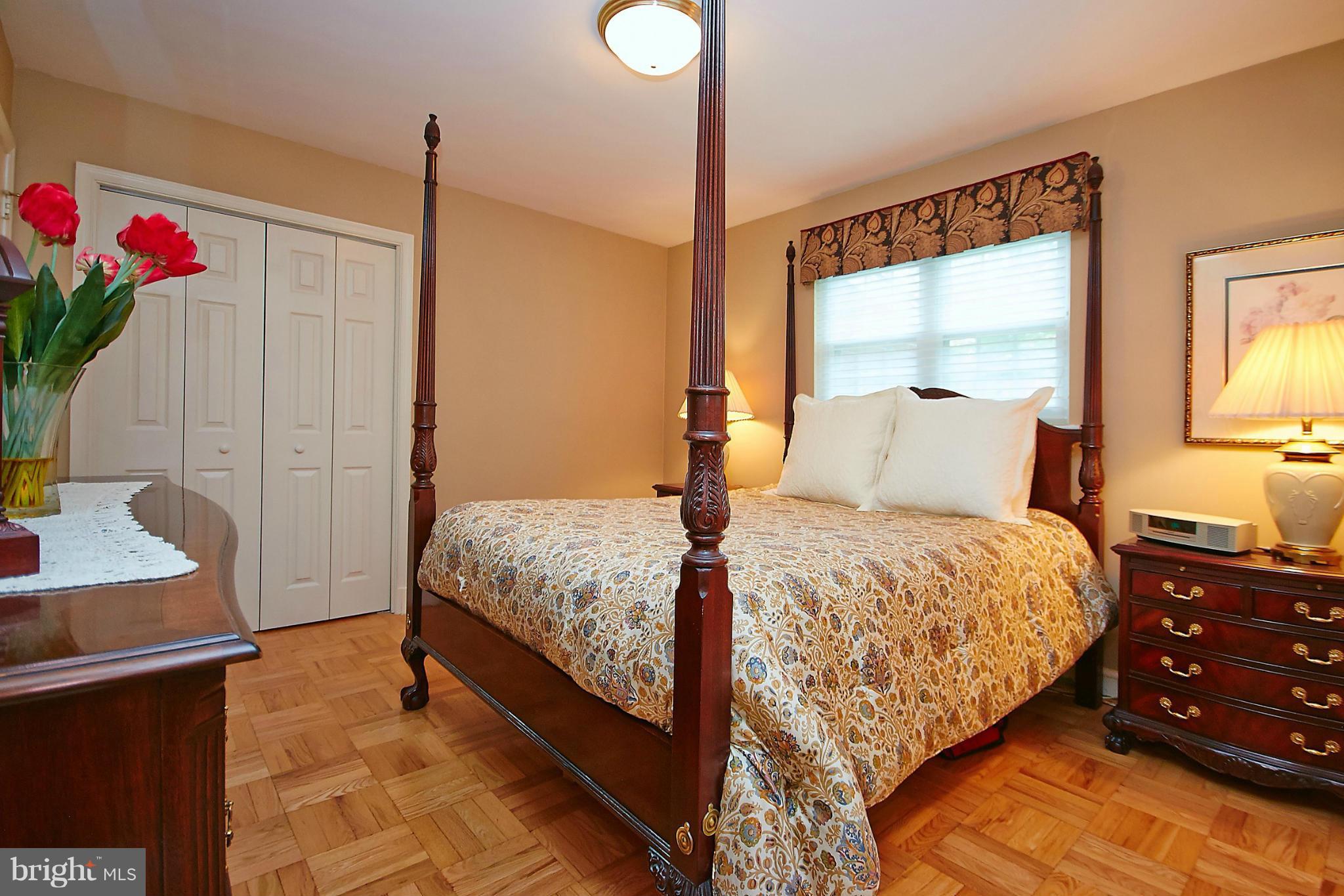 COUNTRY CLUB MANOR - Residential