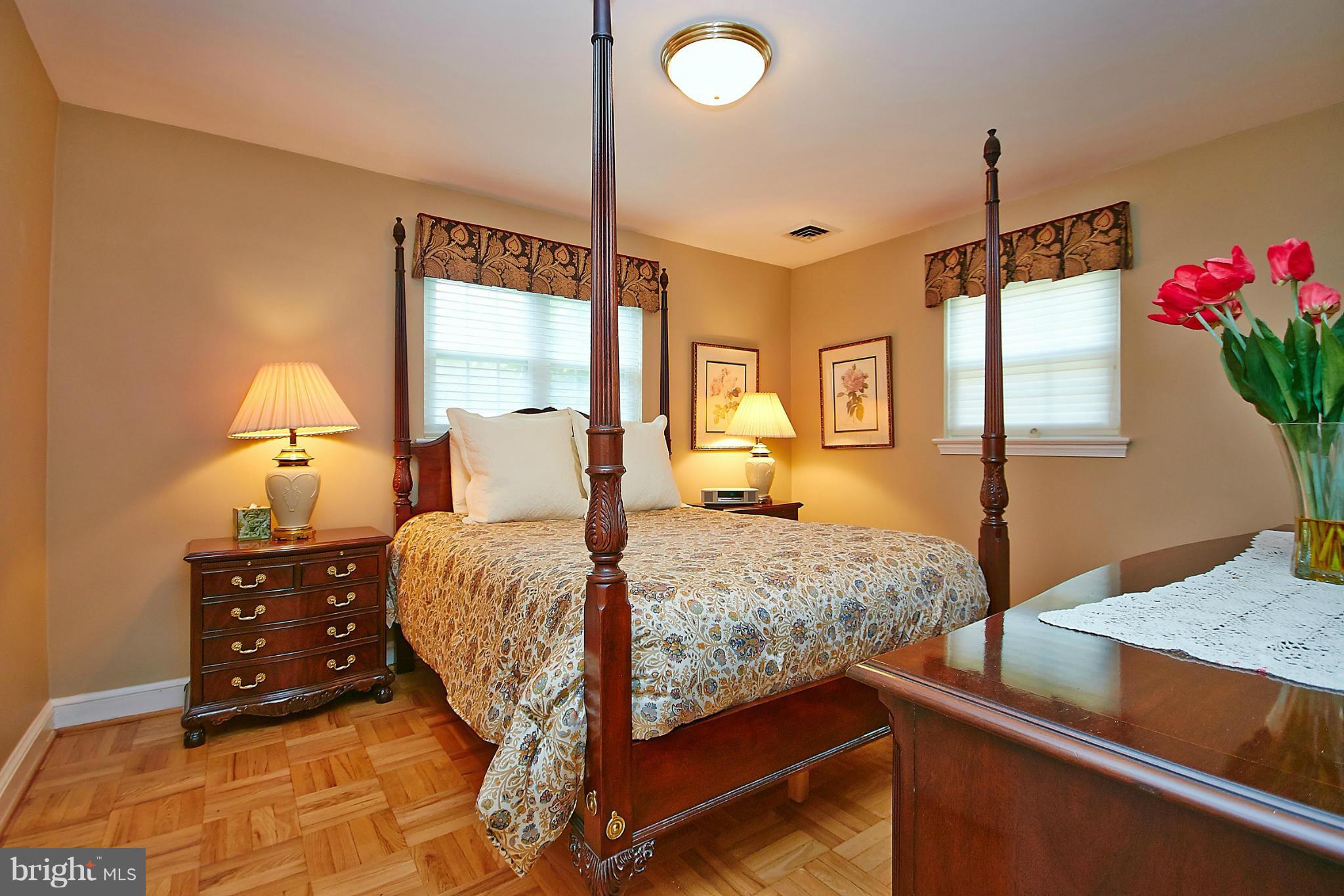 COUNTRY CLUB MANOR - Residential