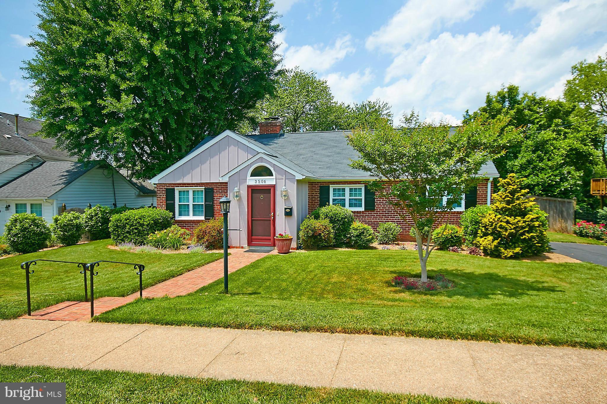 COUNTRY CLUB MANOR - Residential