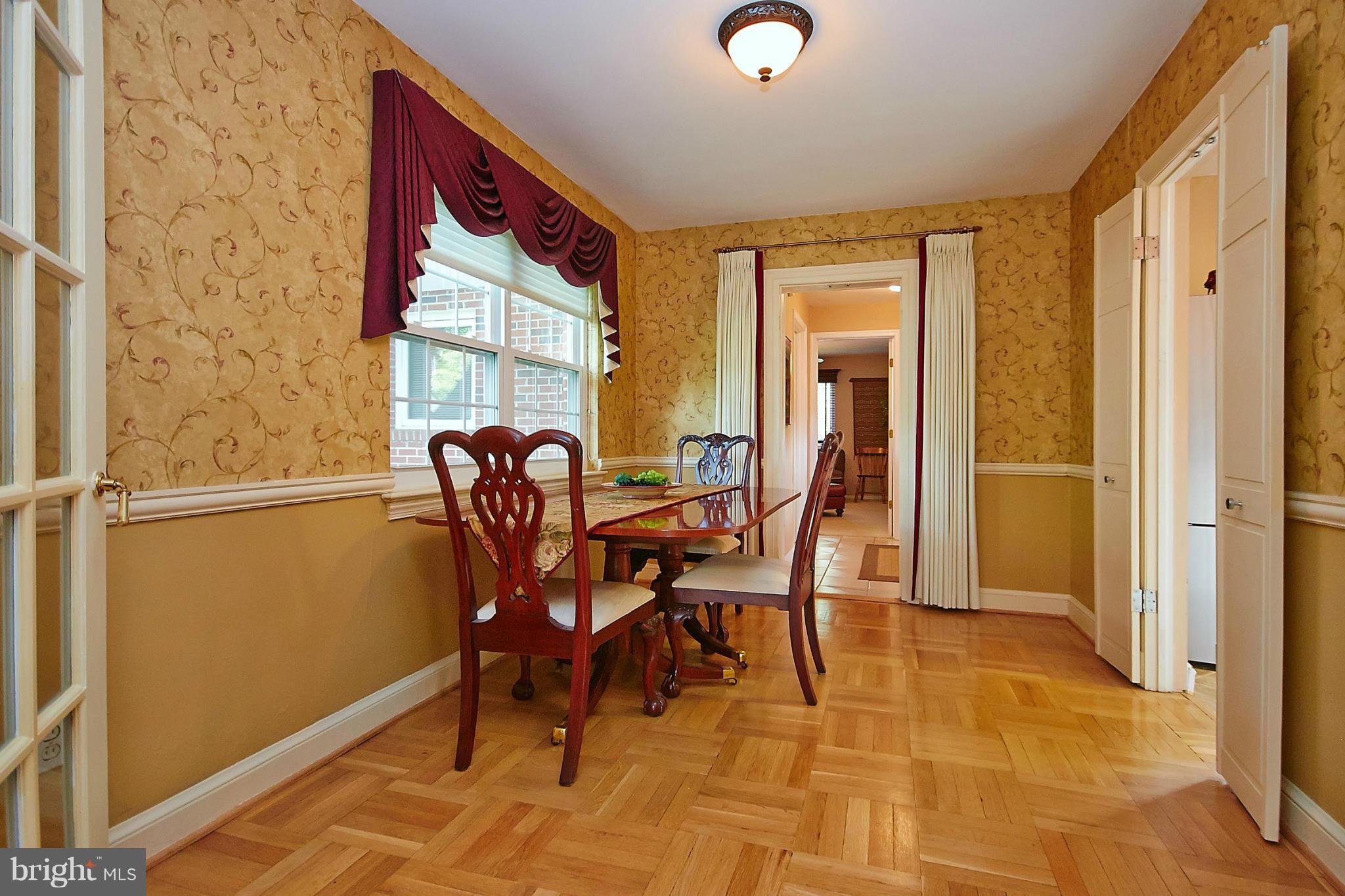 COUNTRY CLUB MANOR - Residential