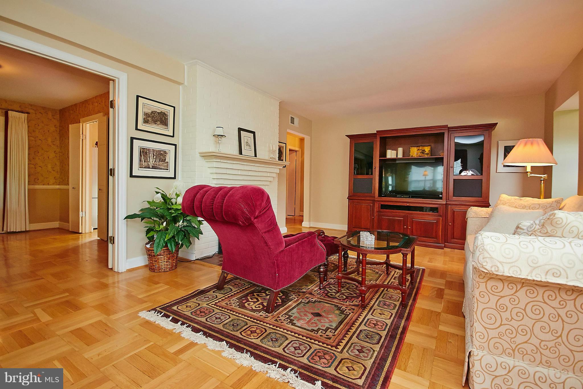 COUNTRY CLUB MANOR - Residential