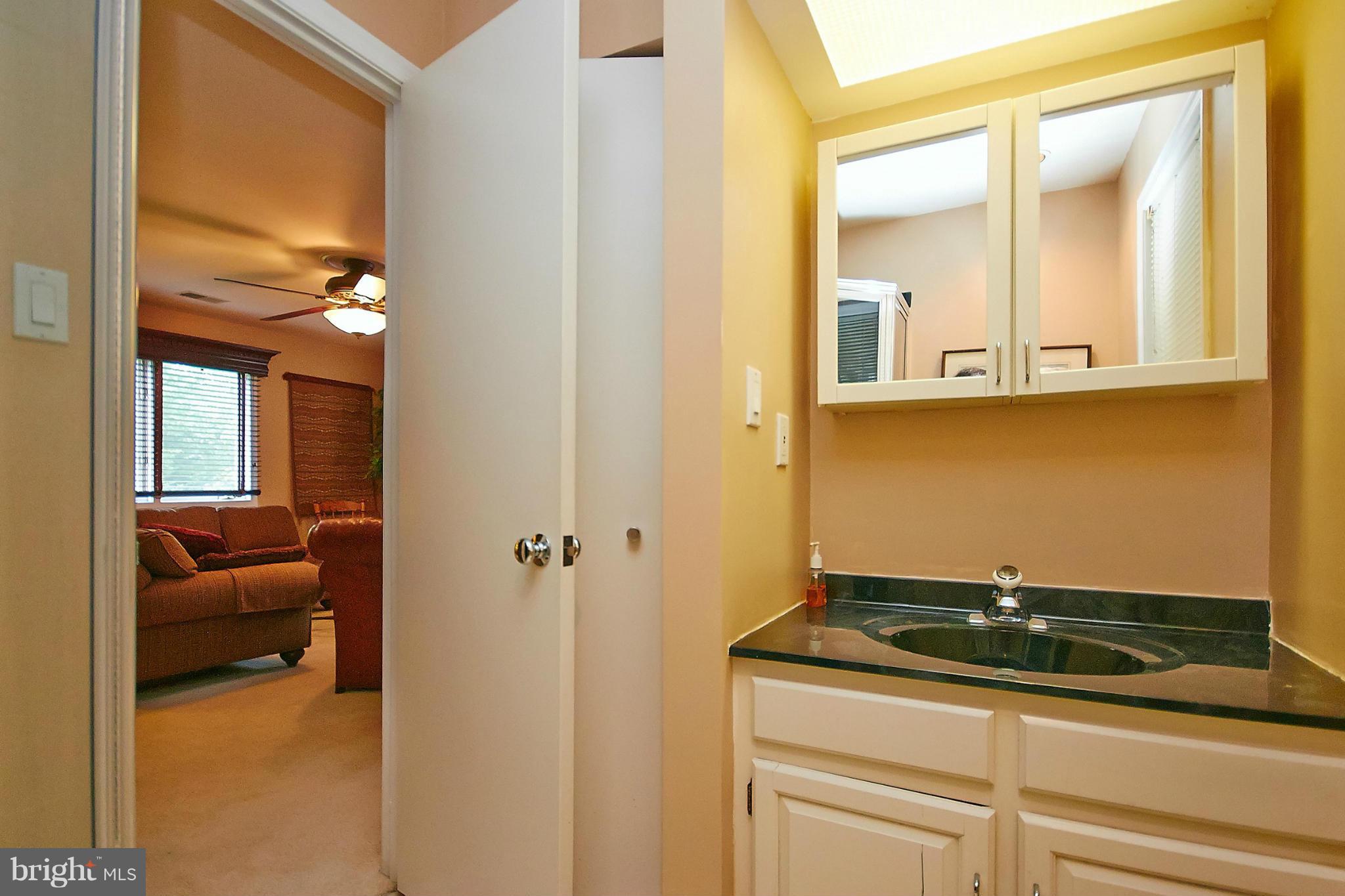 COUNTRY CLUB MANOR - Residential