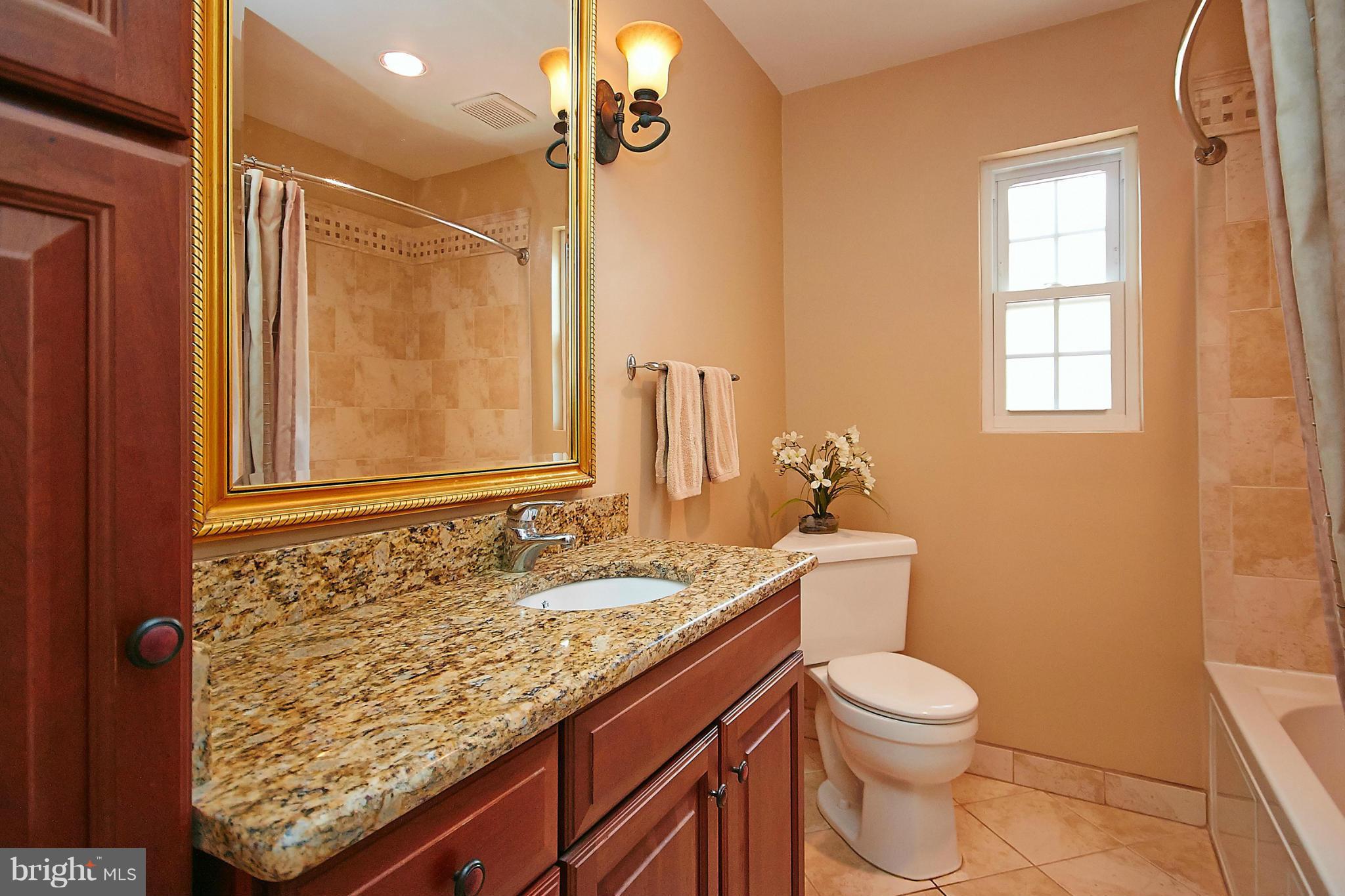 COUNTRY CLUB MANOR - Residential