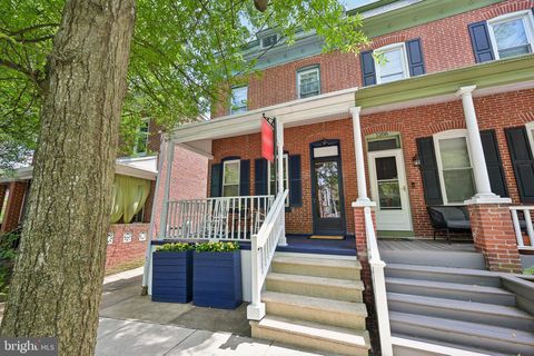 Townhouse For Sale - 1208 N Dupont Street<br/> New Castle County, WILMINGTON, DE 19806