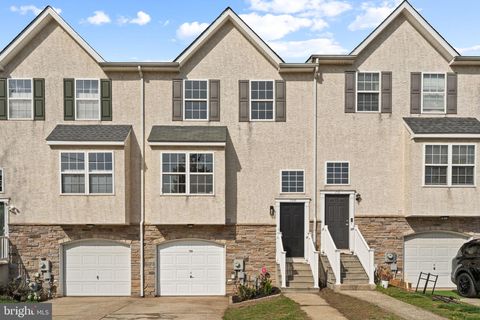 Townhouse For Sale - 729 E Oak Street<br/> NORRISTOWN, PA 19401