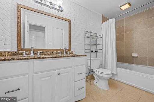 WELLINGTON WOODS - Residential Lease