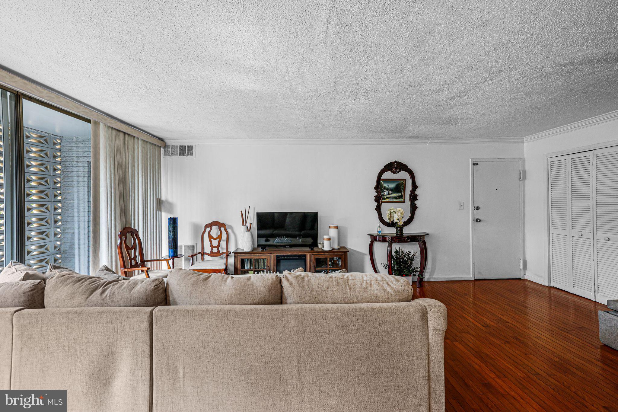 PRESIDENTIAL PARK - Residential Lease