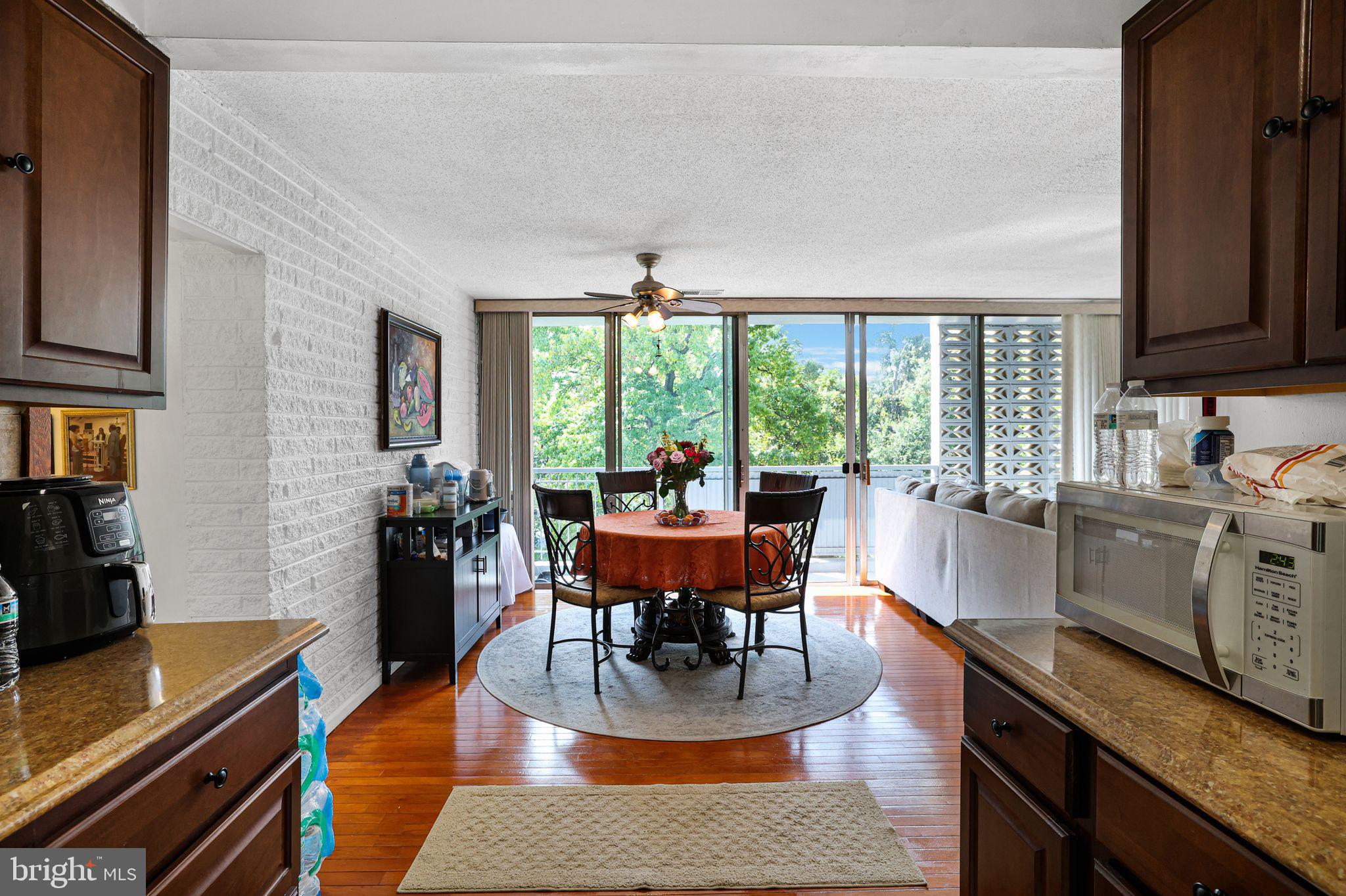 PRESIDENTIAL PARK - Residential Lease