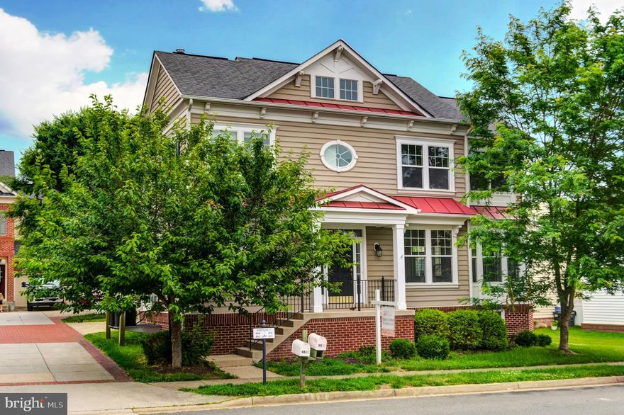 Beautiful 4 BR, 3.5 BATH OVER 3000 SQ FT FINISH SPACE.