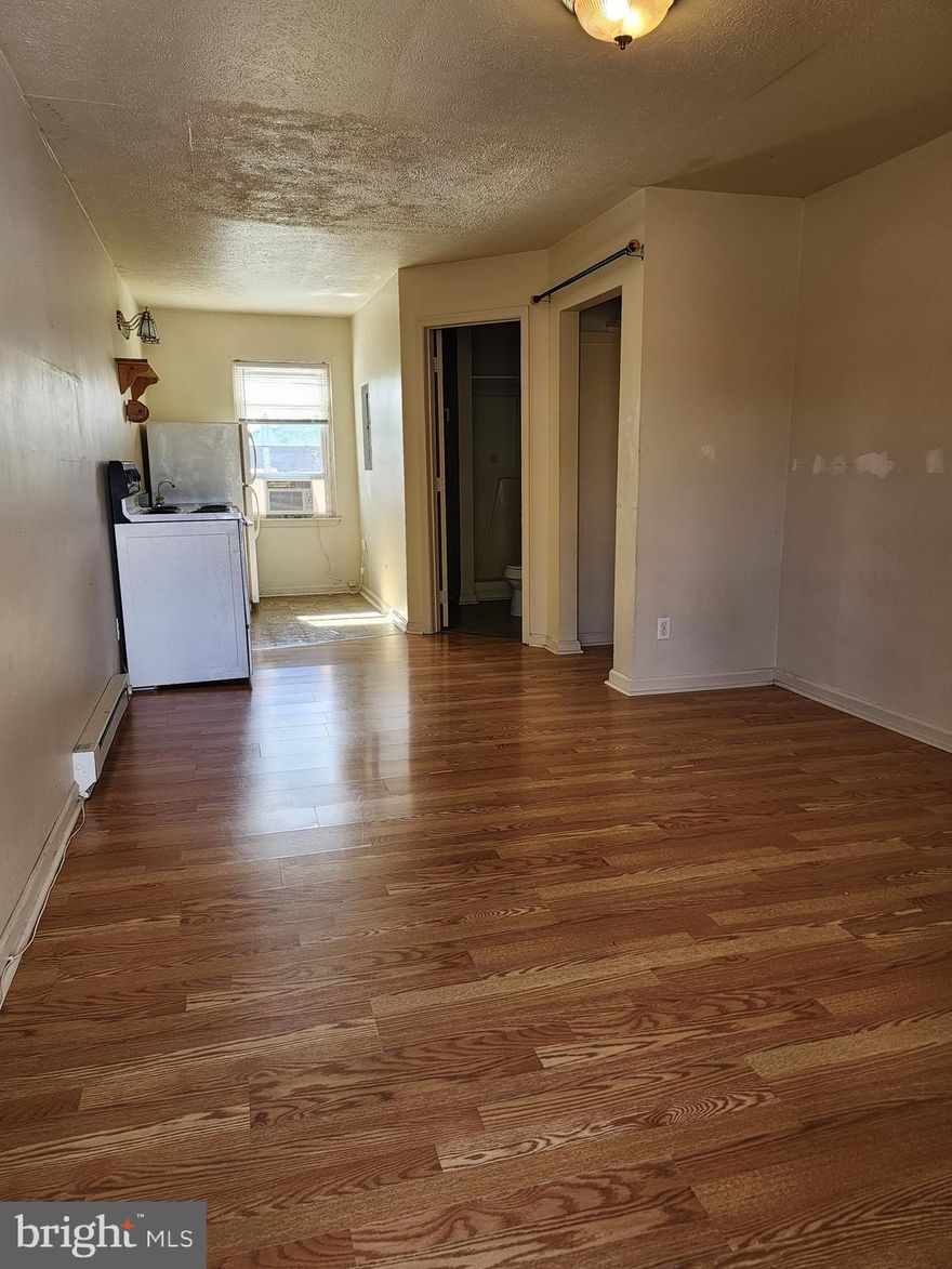 Second floor efficiency apartment in Berkeley Springs with full bathroom. No pets No smoking permitted inside the apartment. water, sewer, & trash provided. Approved application required. Rent $550.00. Federal Fair Housing Laws Apply.