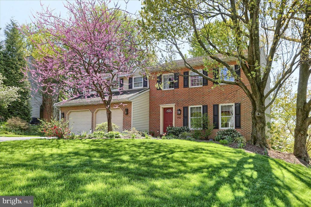 Photo of 996 Woodridge Boulevard, Lancaster, PA 17601 (MLS # PALA2049770)