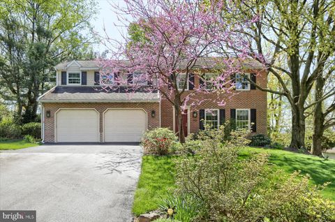 Photo of 996 Woodridge Boulevard, Lancaster, PA 17601 (MLS # PALA2049770)