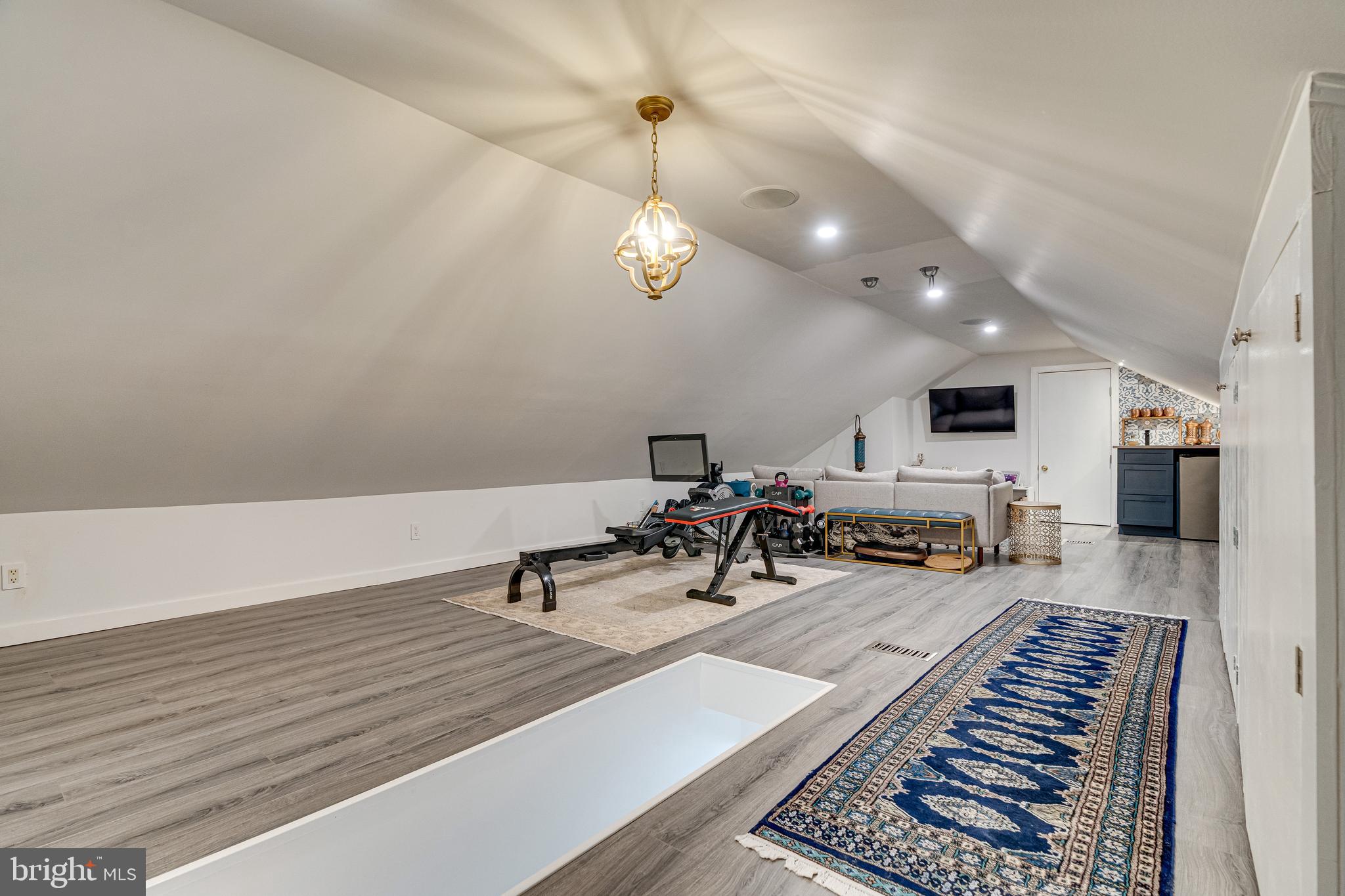 ROSSLYN HEIGHTS - Residential