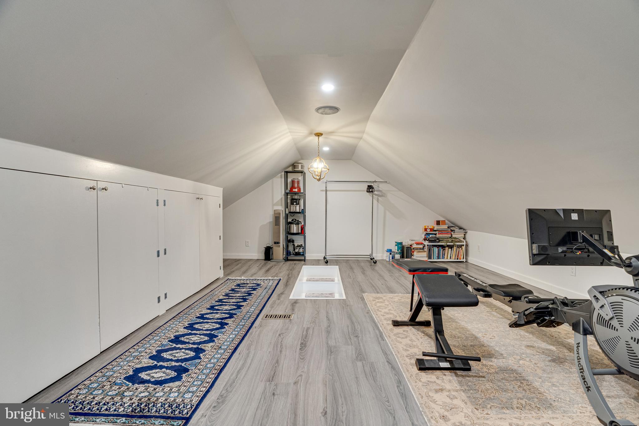 ROSSLYN HEIGHTS - Residential