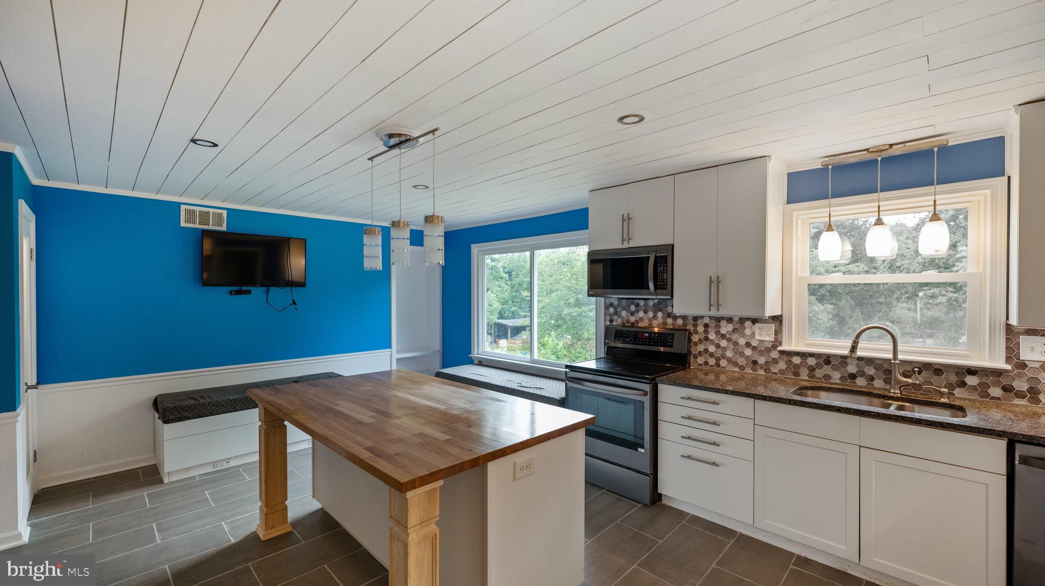 DAMASCUS OUTSIDE - Residential