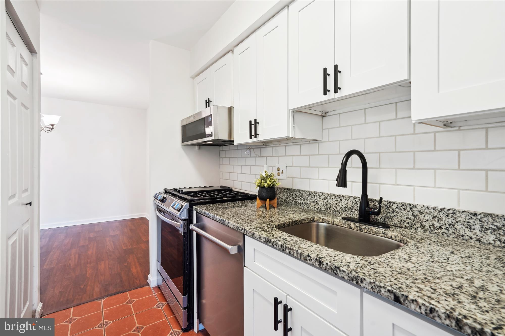 RESTON - Residential