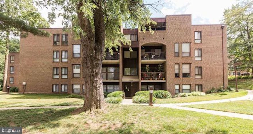 Open house Sunday, April 13th, 1-3.  Welcome to this beautiful 2-bedroom, 2-bathroom ground level condo in sought after South Reston!  Fresh paint throughout, updated bathrooms and kitchen.   New appliances.  HVAC replaced in 2020.   Don't miss this opportunity!  Location!!!!