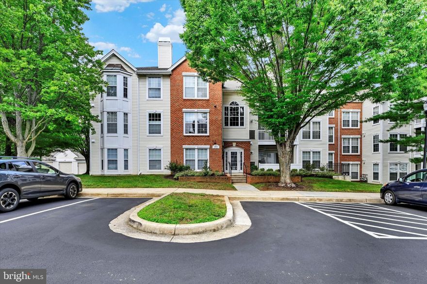 Spacious 2 bedroom 2 bath will maintained top level condo in the sought after community of Bristol Green.  Open floor plan with spacious rooms, and cathedral ceilings.  Living room with gas fireplace and access to your private balcony.  Kitchen with granite, stainless appliance, breakfast bar, and ample cabinets.  Convenient to many nearby shopping, dining and entertainment options.