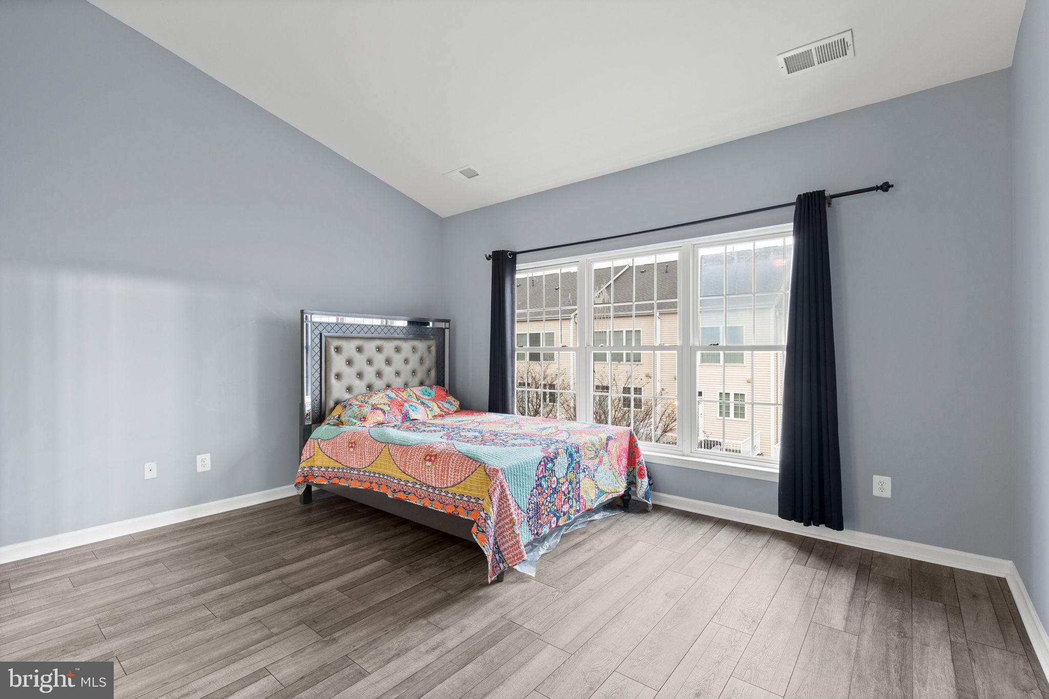 SOUTH RIDING - Residential