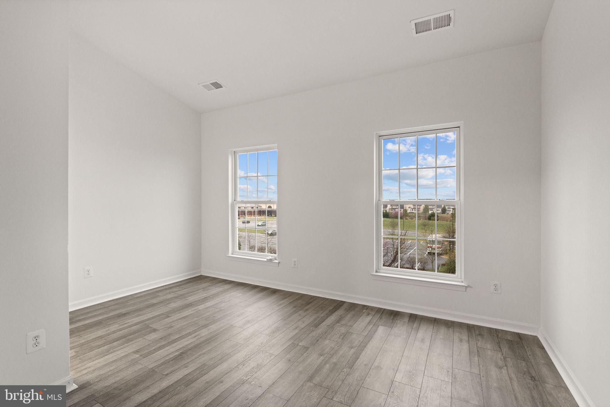 SOUTH RIDING - Residential