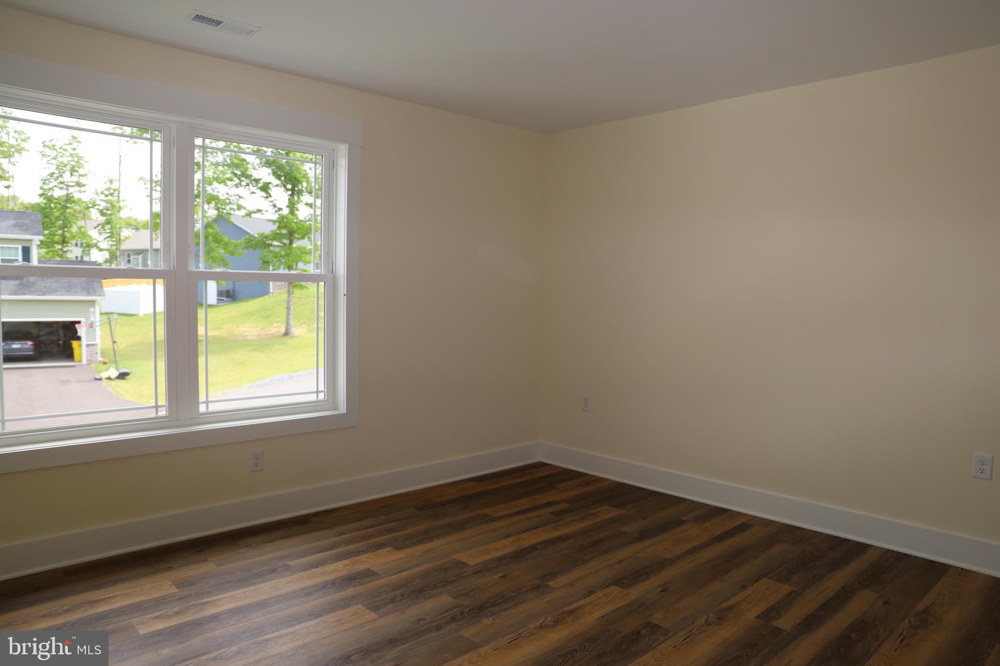 MIDDLE CREEK MANOR - Residential