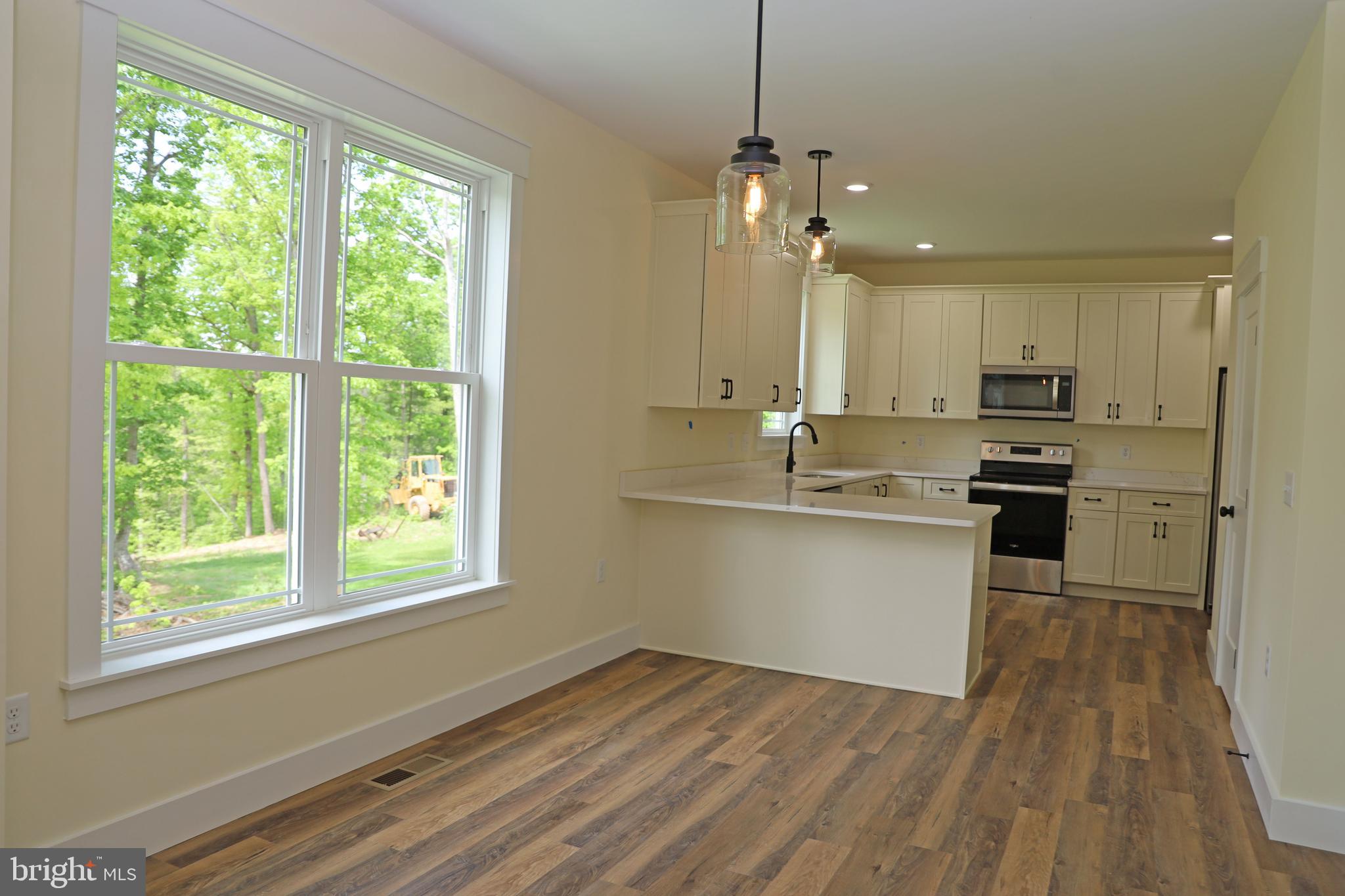 MIDDLE CREEK MANOR - Residential