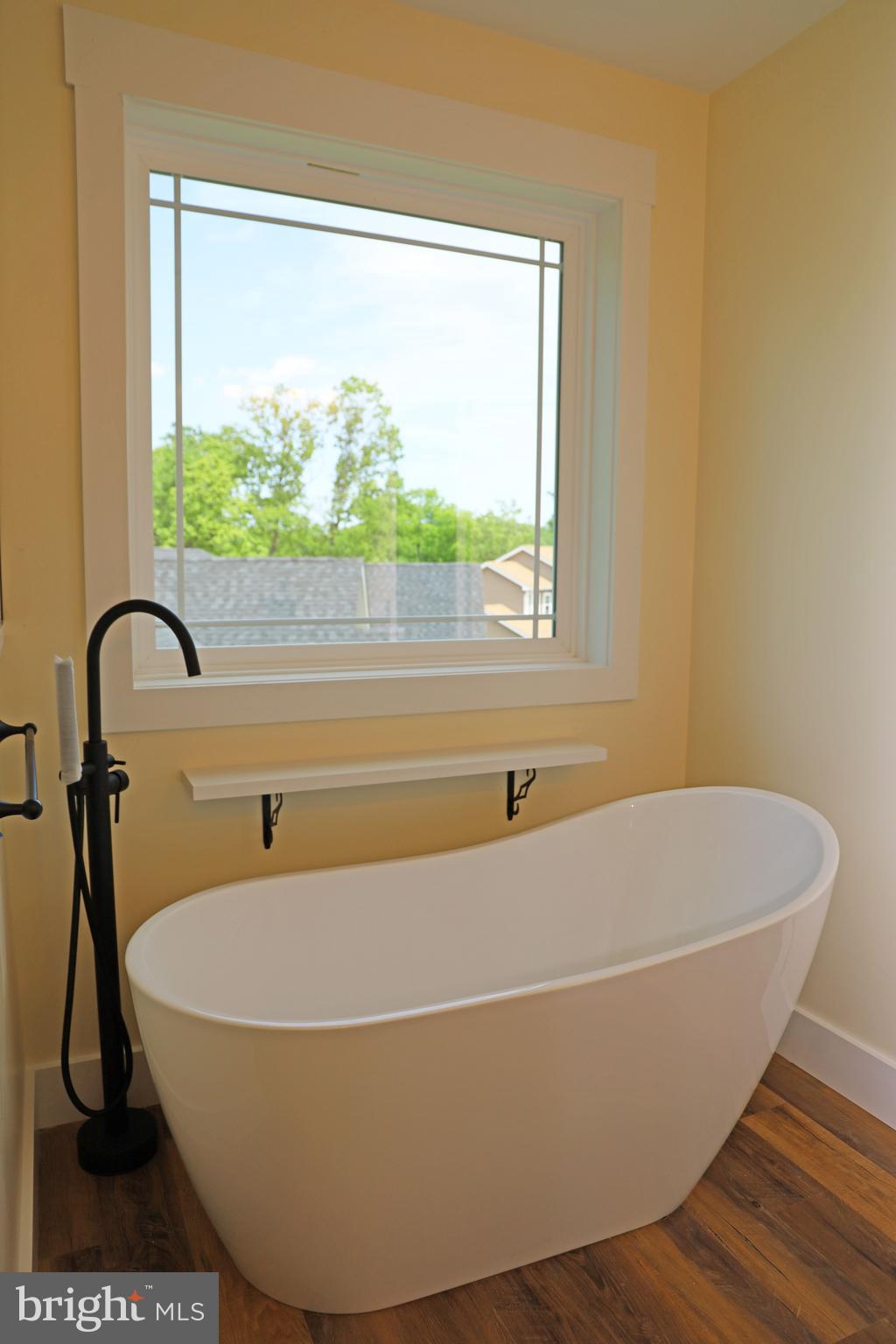 MIDDLE CREEK MANOR - Residential